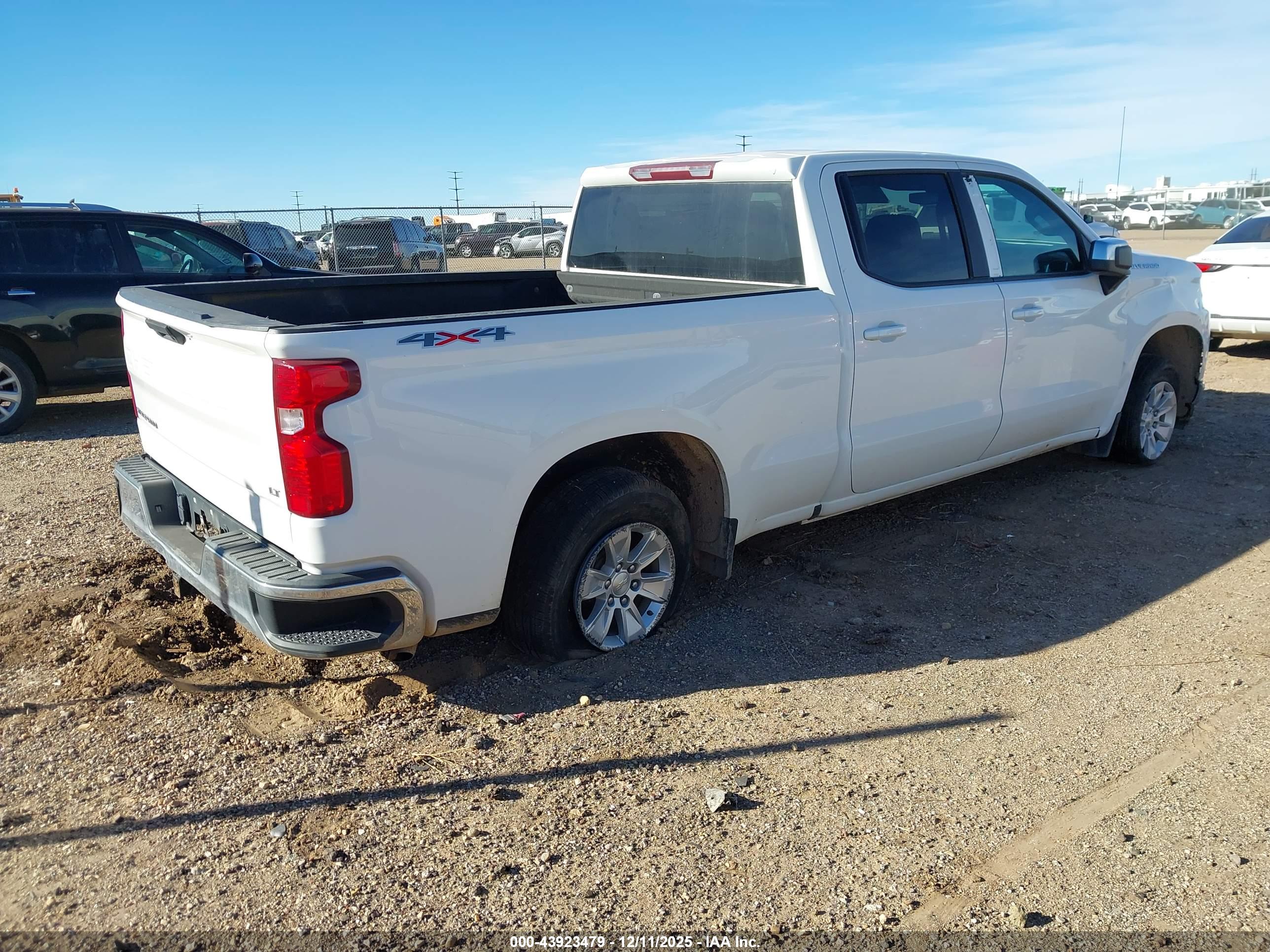 CHEVROLET SILVERADO image 4