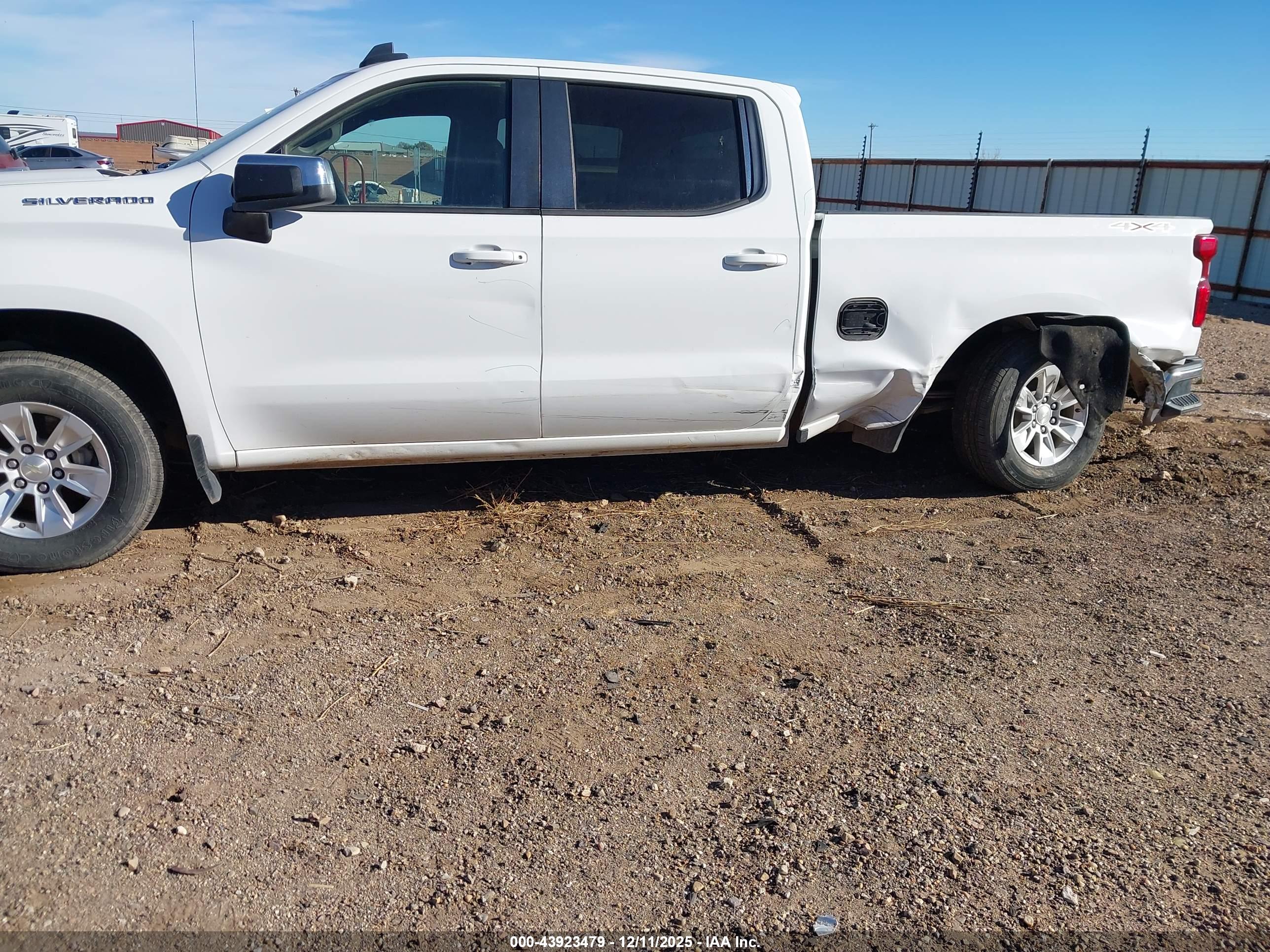 CHEVROLET SILVERADO image 6