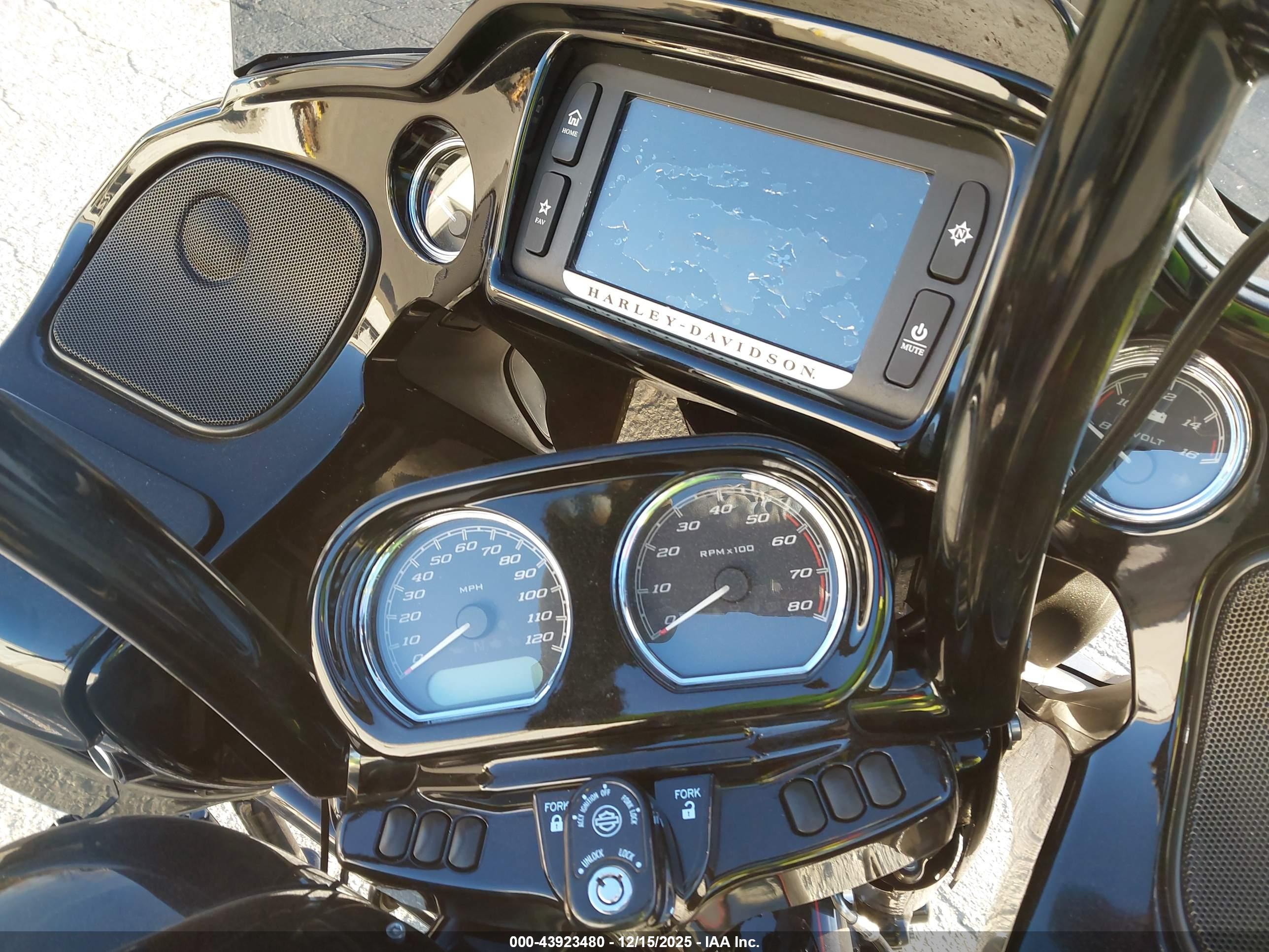 HARLEY-DAVIDSON FLTRXS image 7