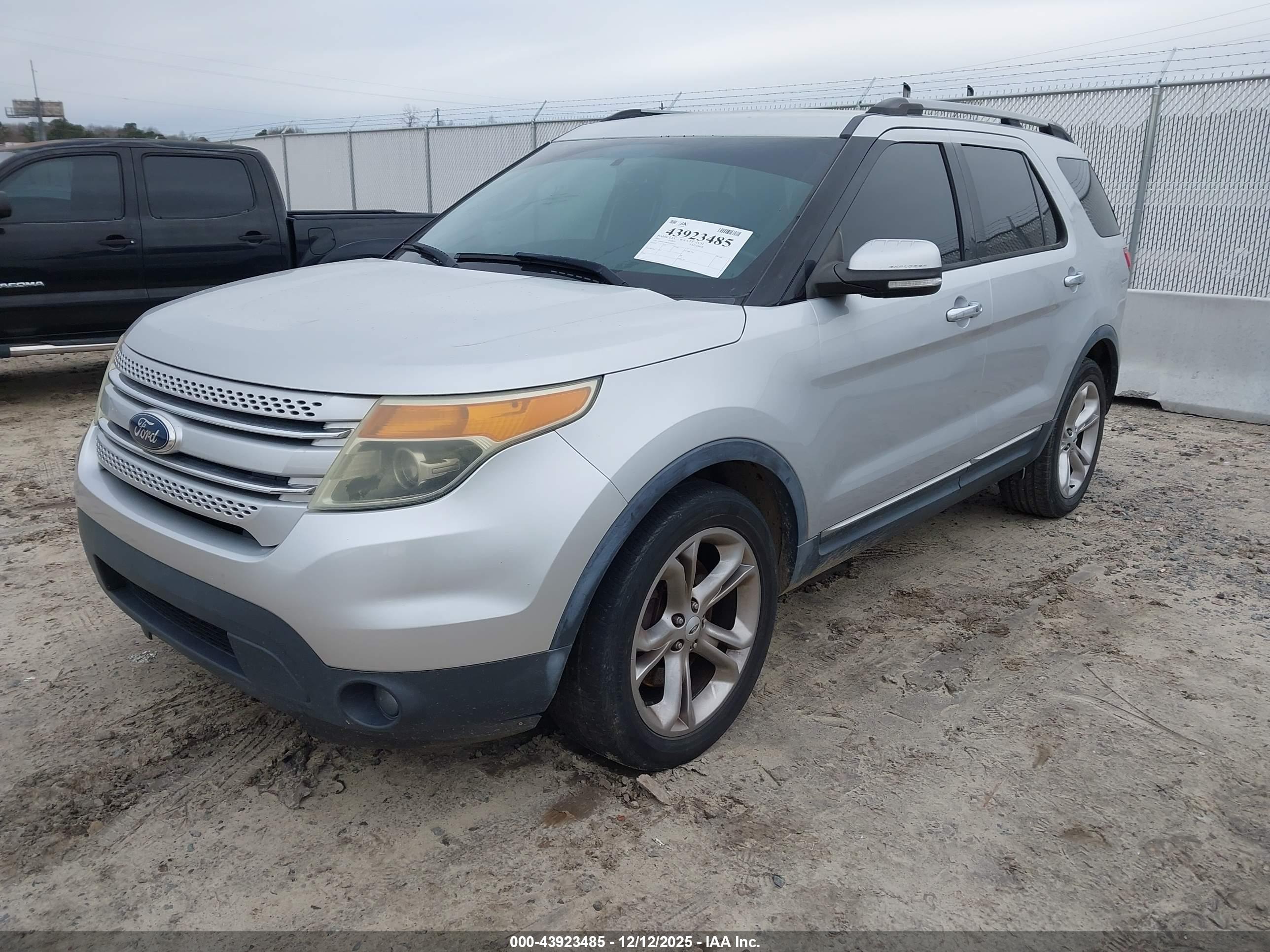 FORD EXPLORER image 2
