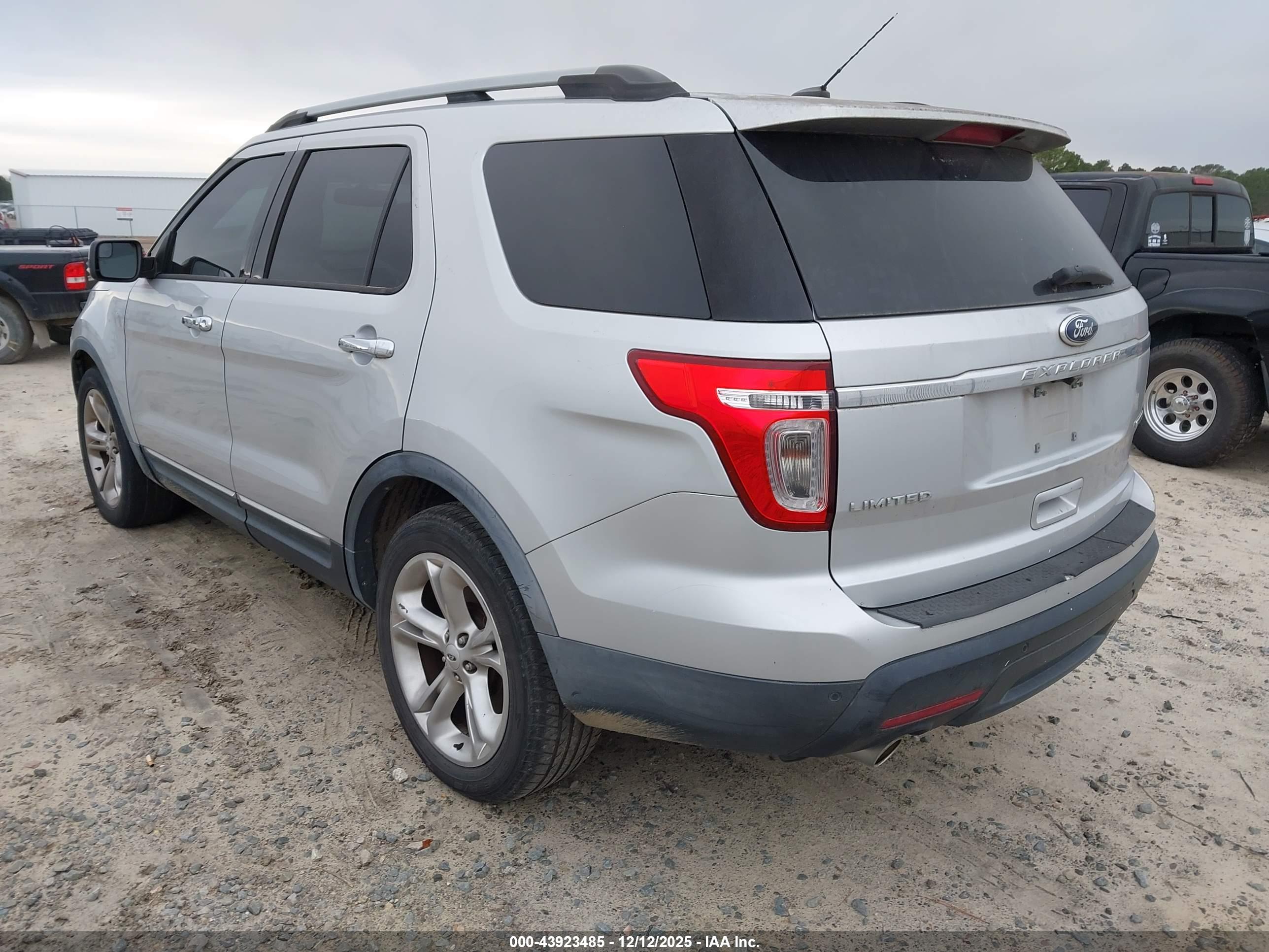 FORD EXPLORER image 3