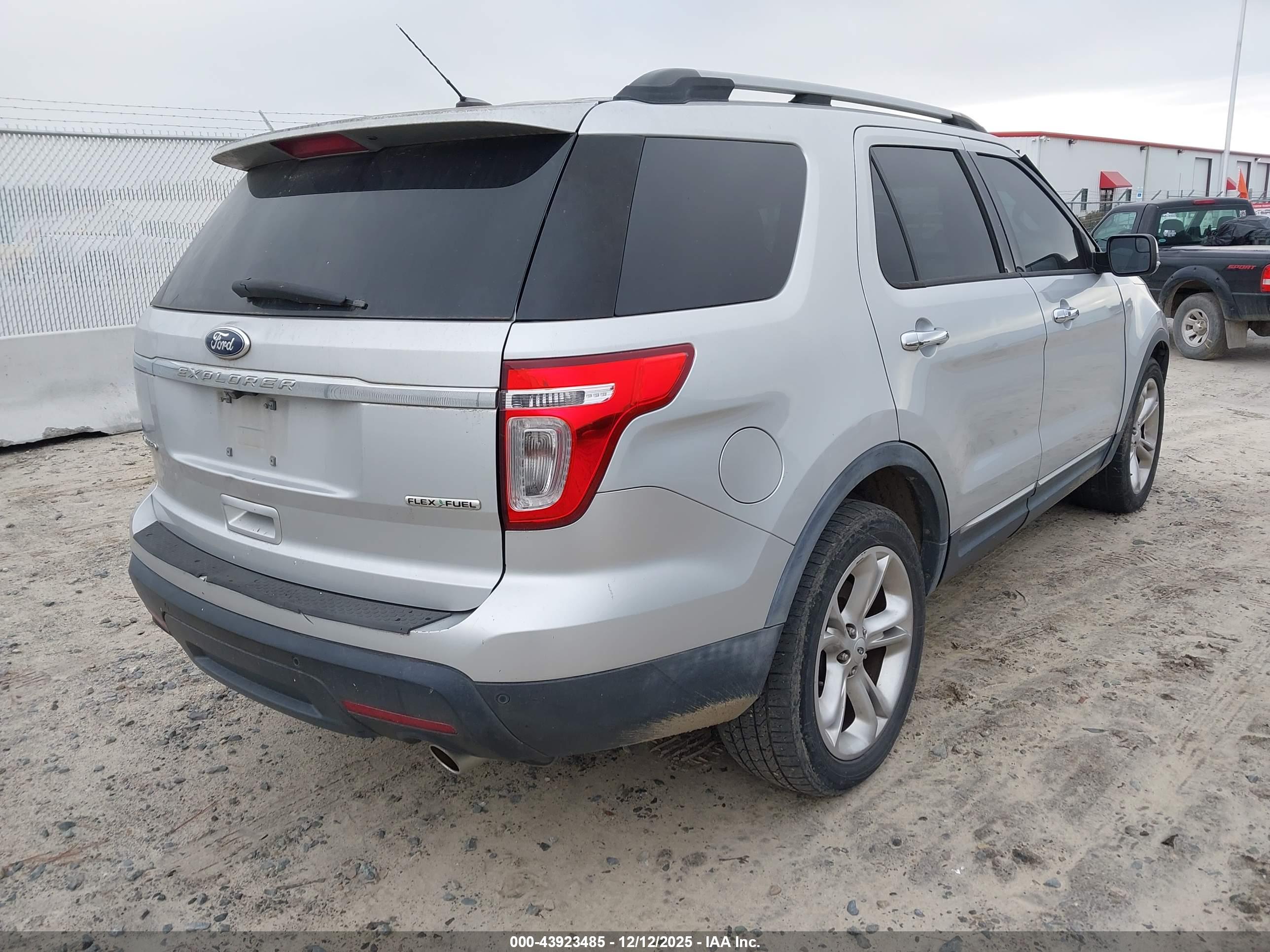 FORD EXPLORER image 4