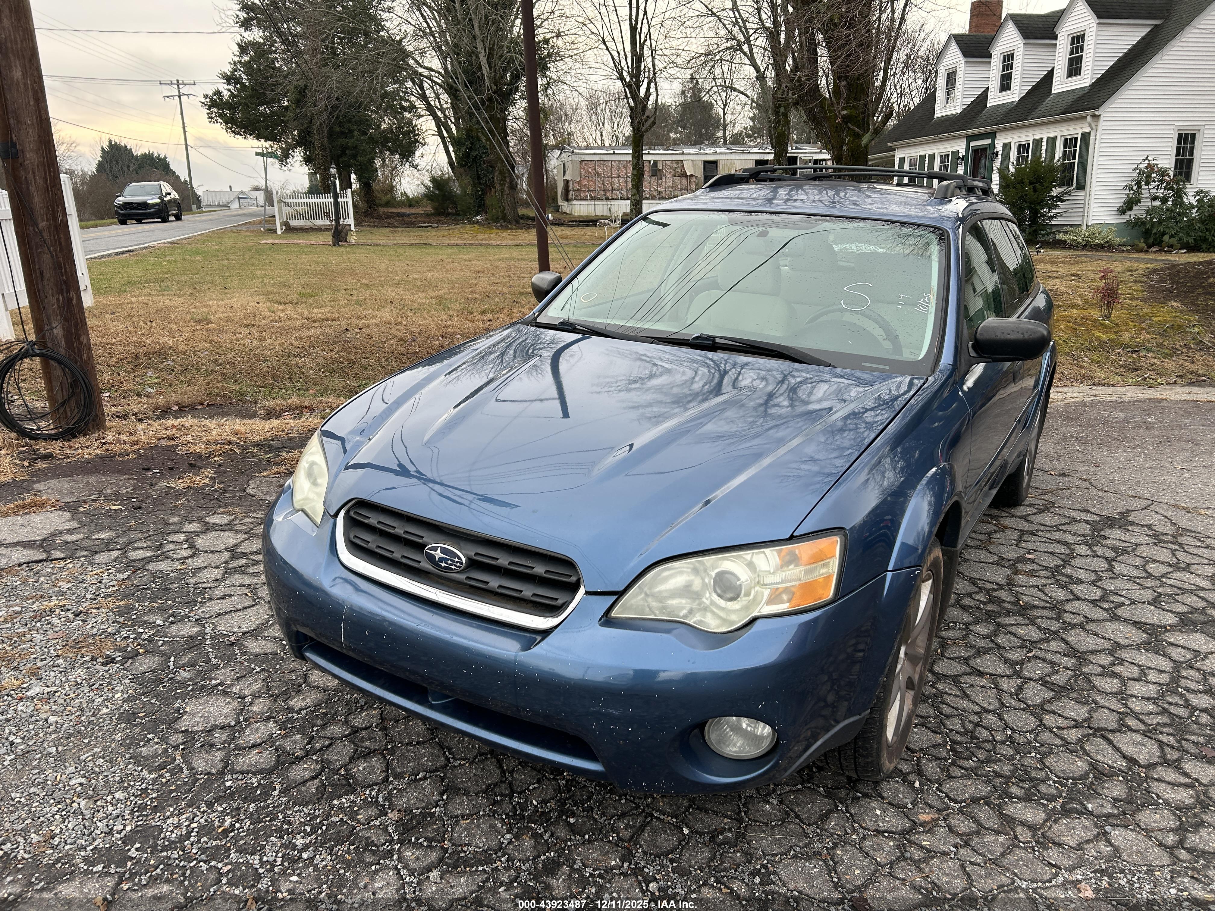 SUBARU OUTBACK image 2
