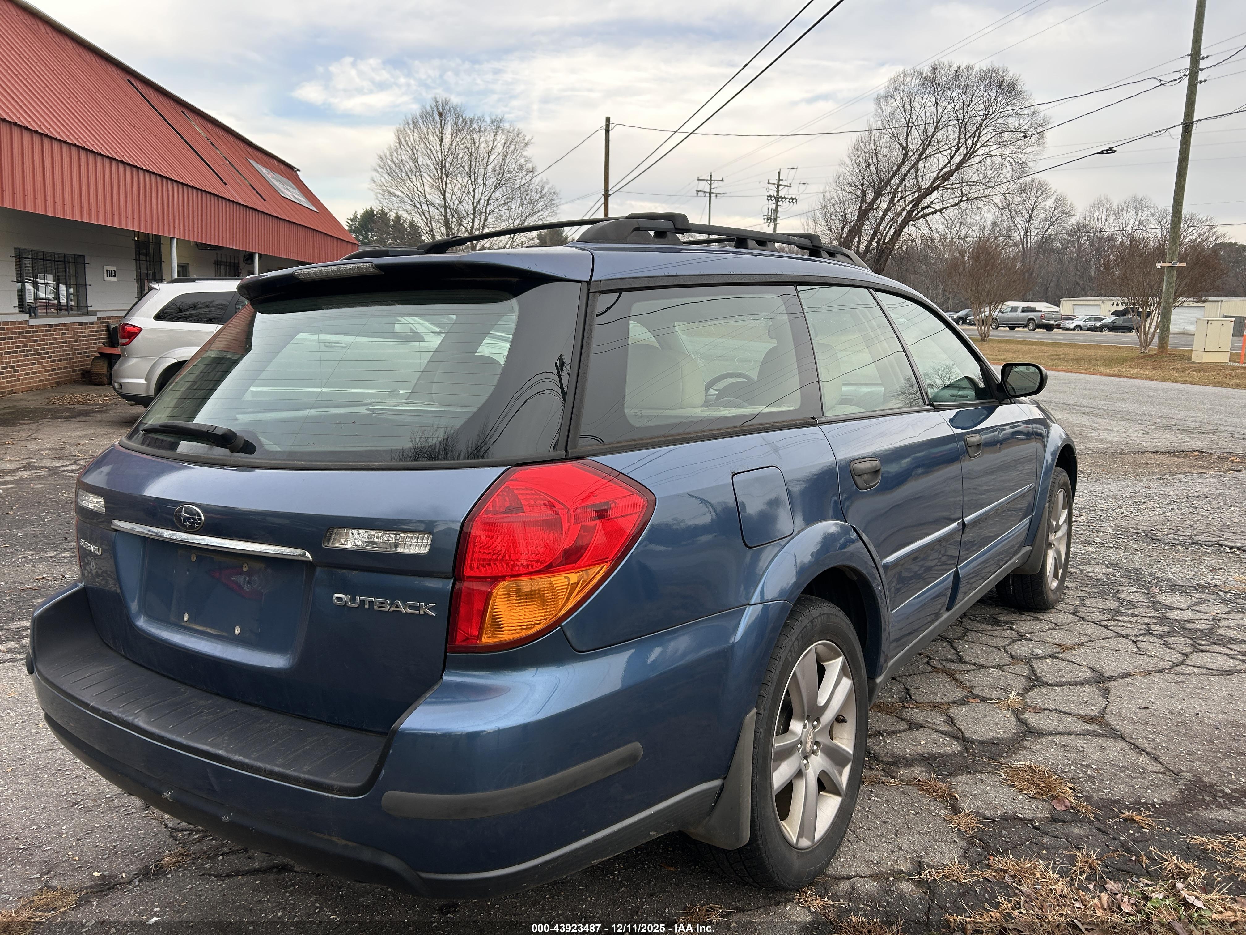 SUBARU OUTBACK image 4