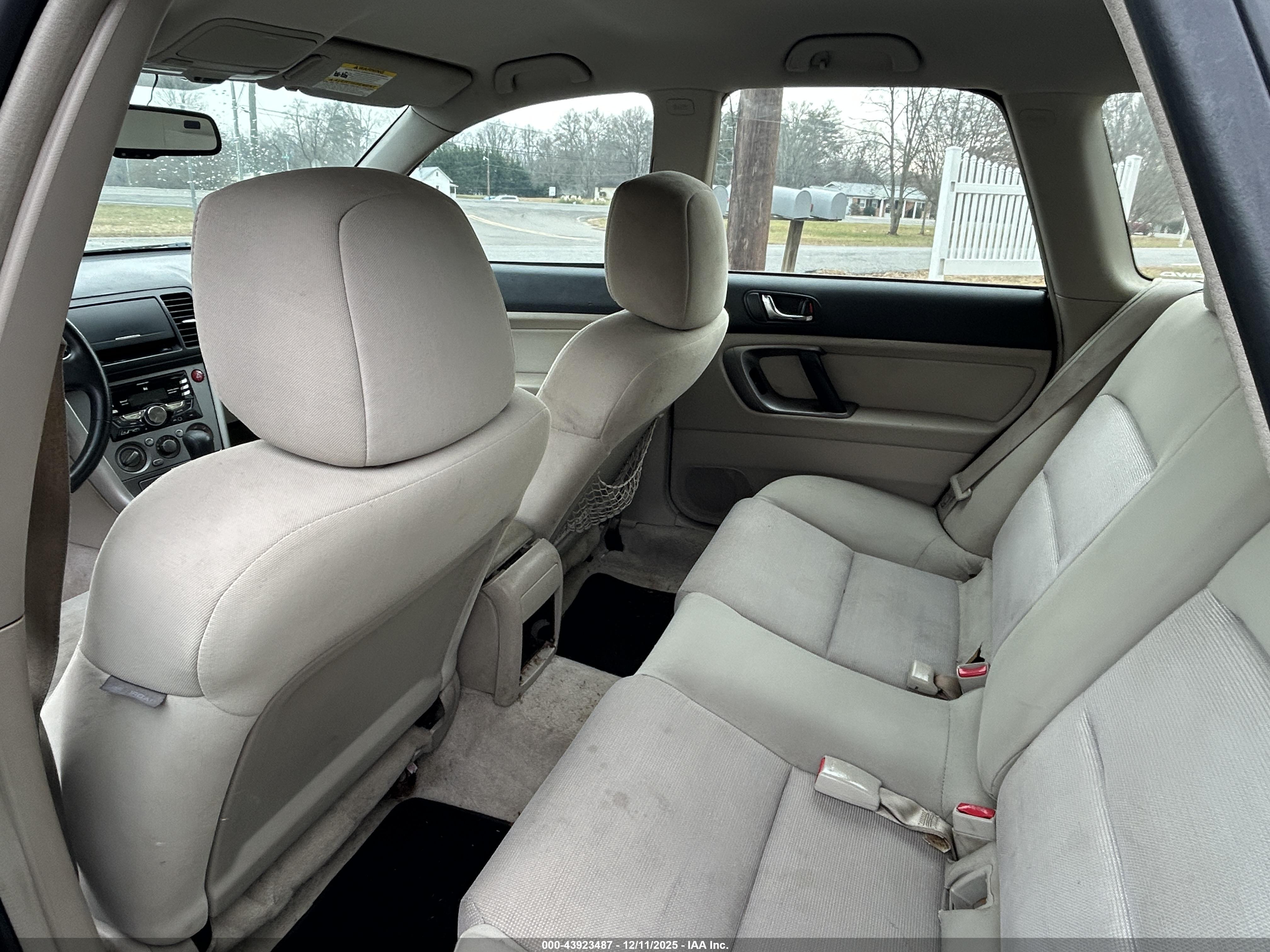 SUBARU OUTBACK image 8