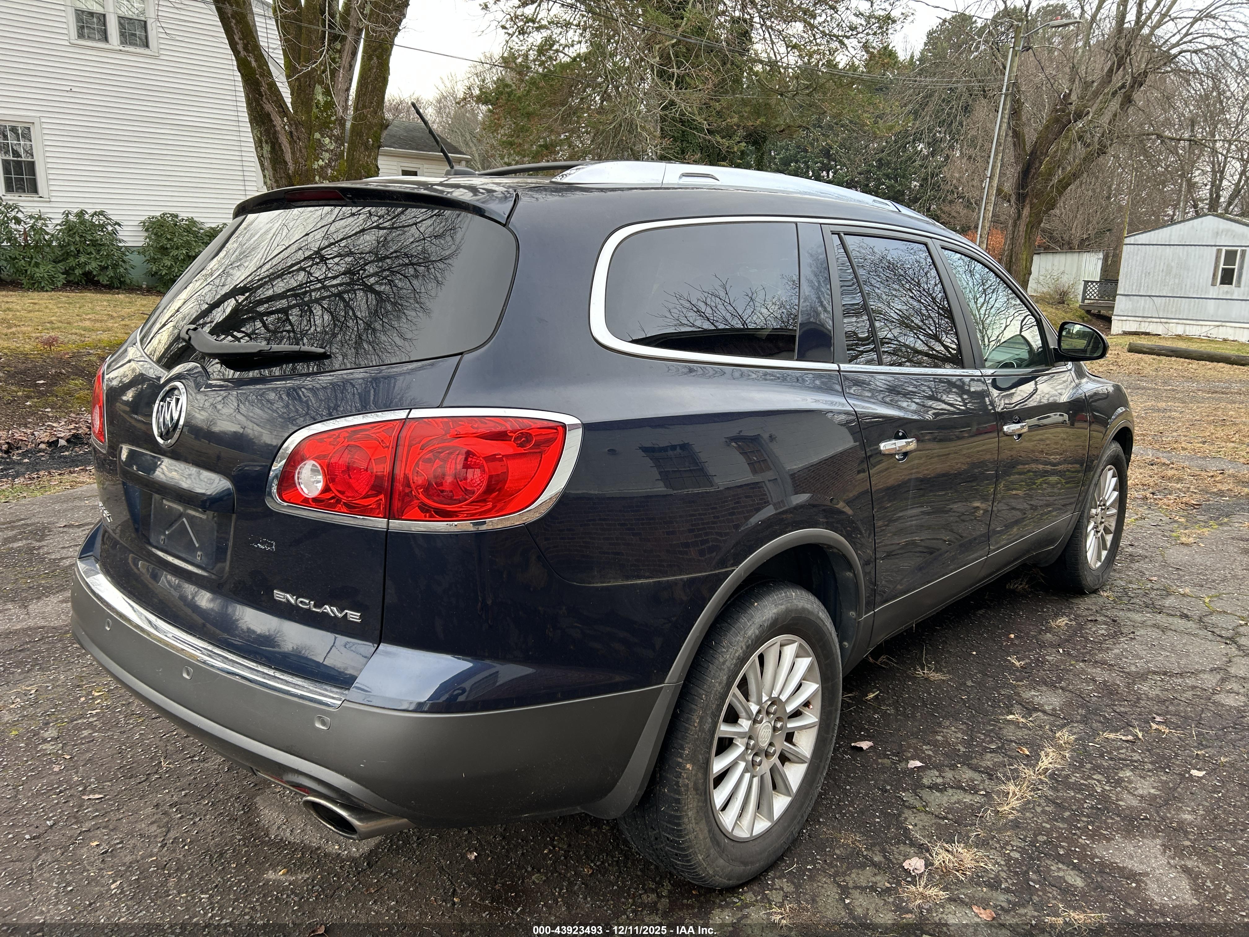 BUICK ENCLAVE image 4