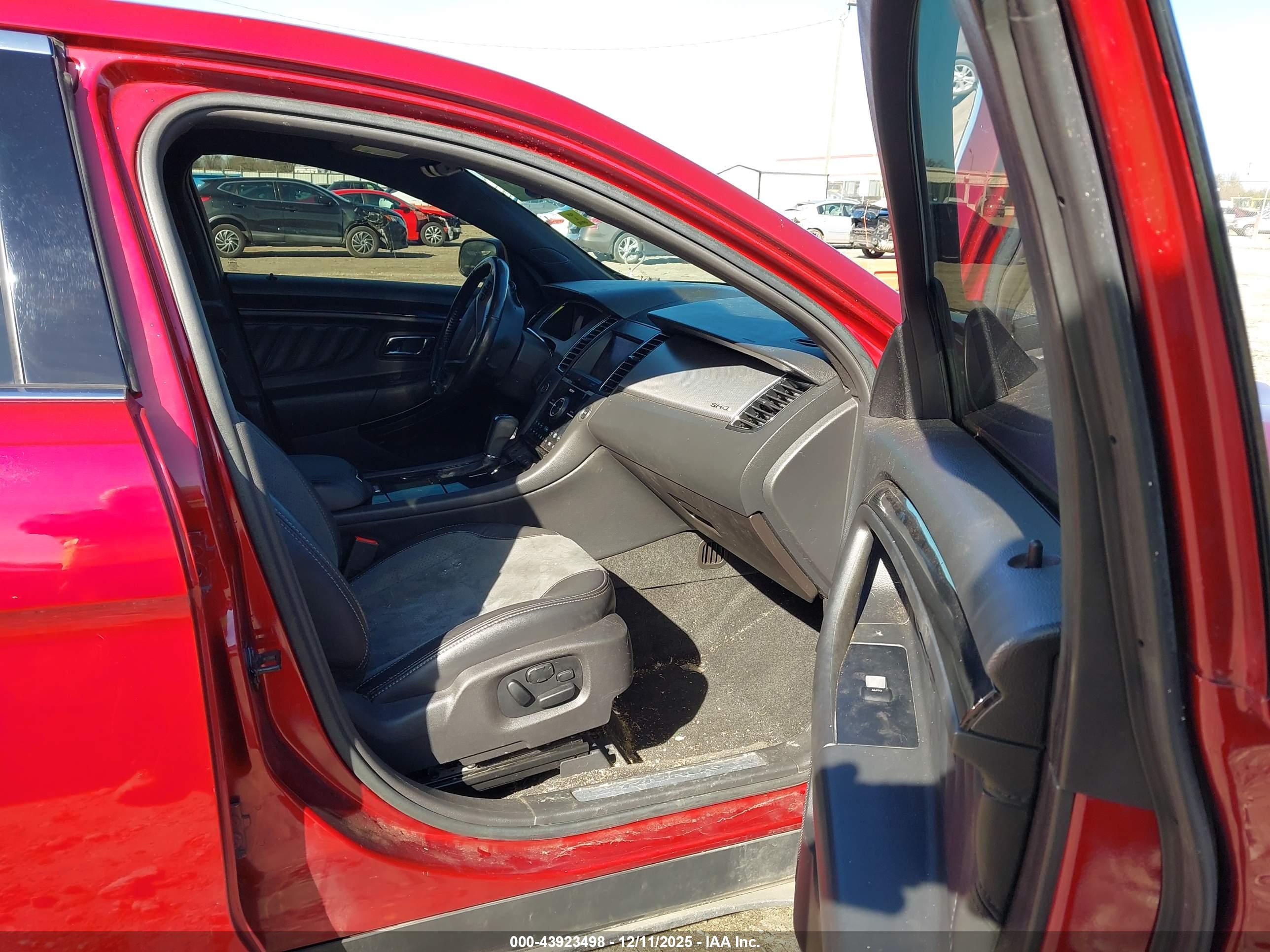 FORD TAURUS image 5