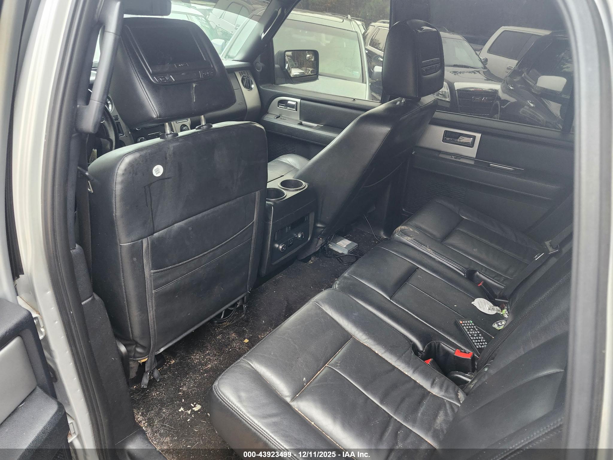 FORD EXPEDITION image 8