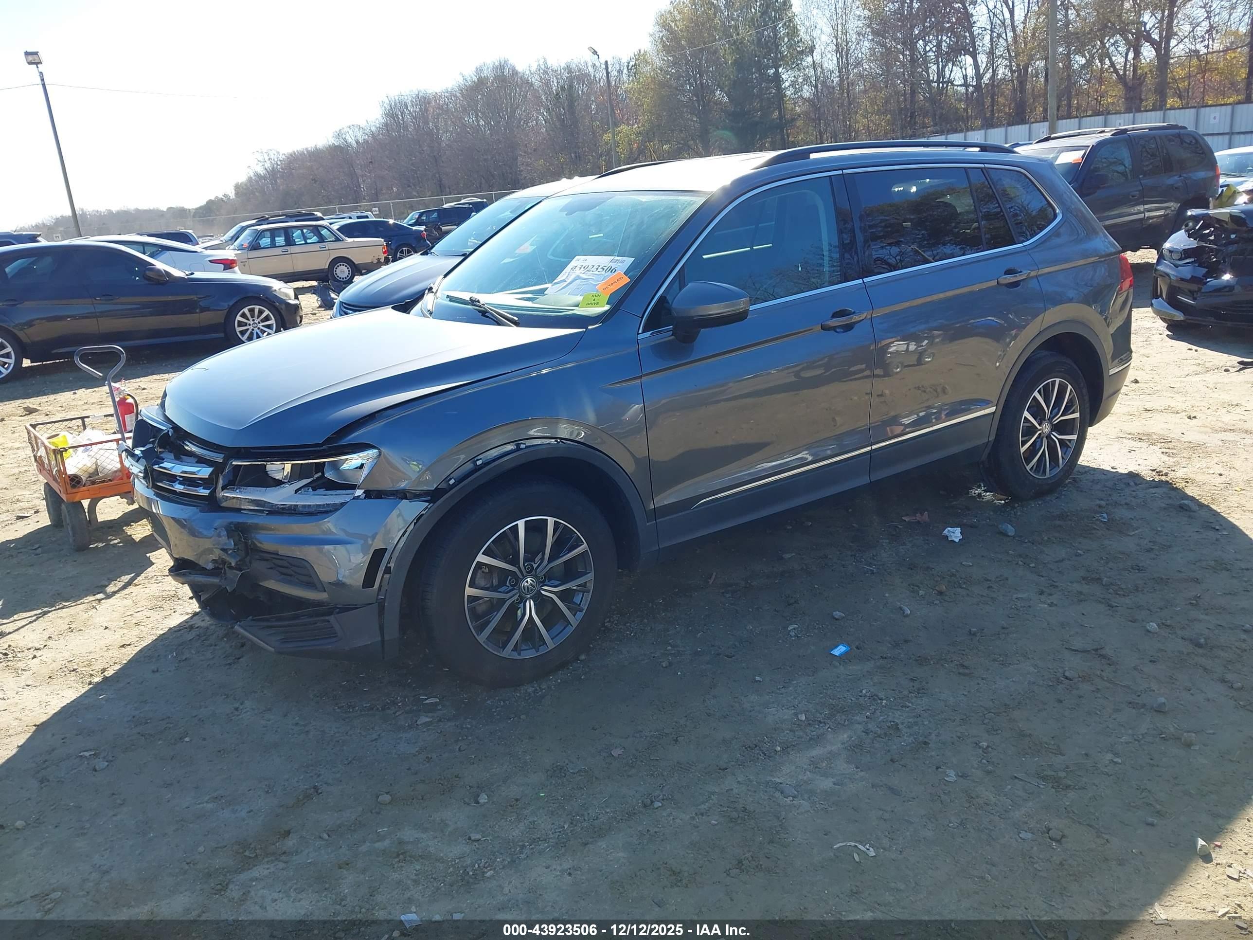 VOLKSWAGEN TIGUAN image 2