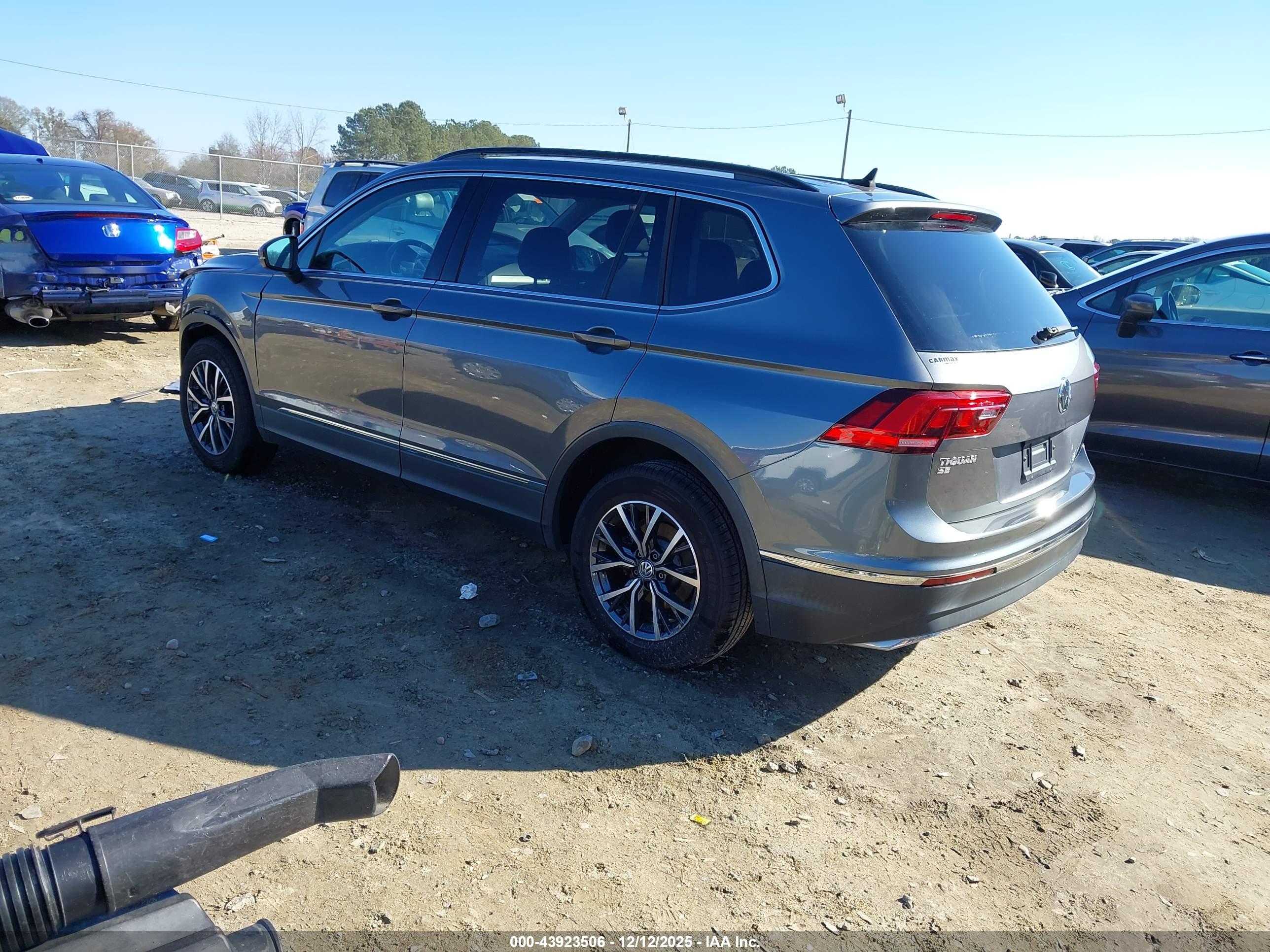 VOLKSWAGEN TIGUAN image 3