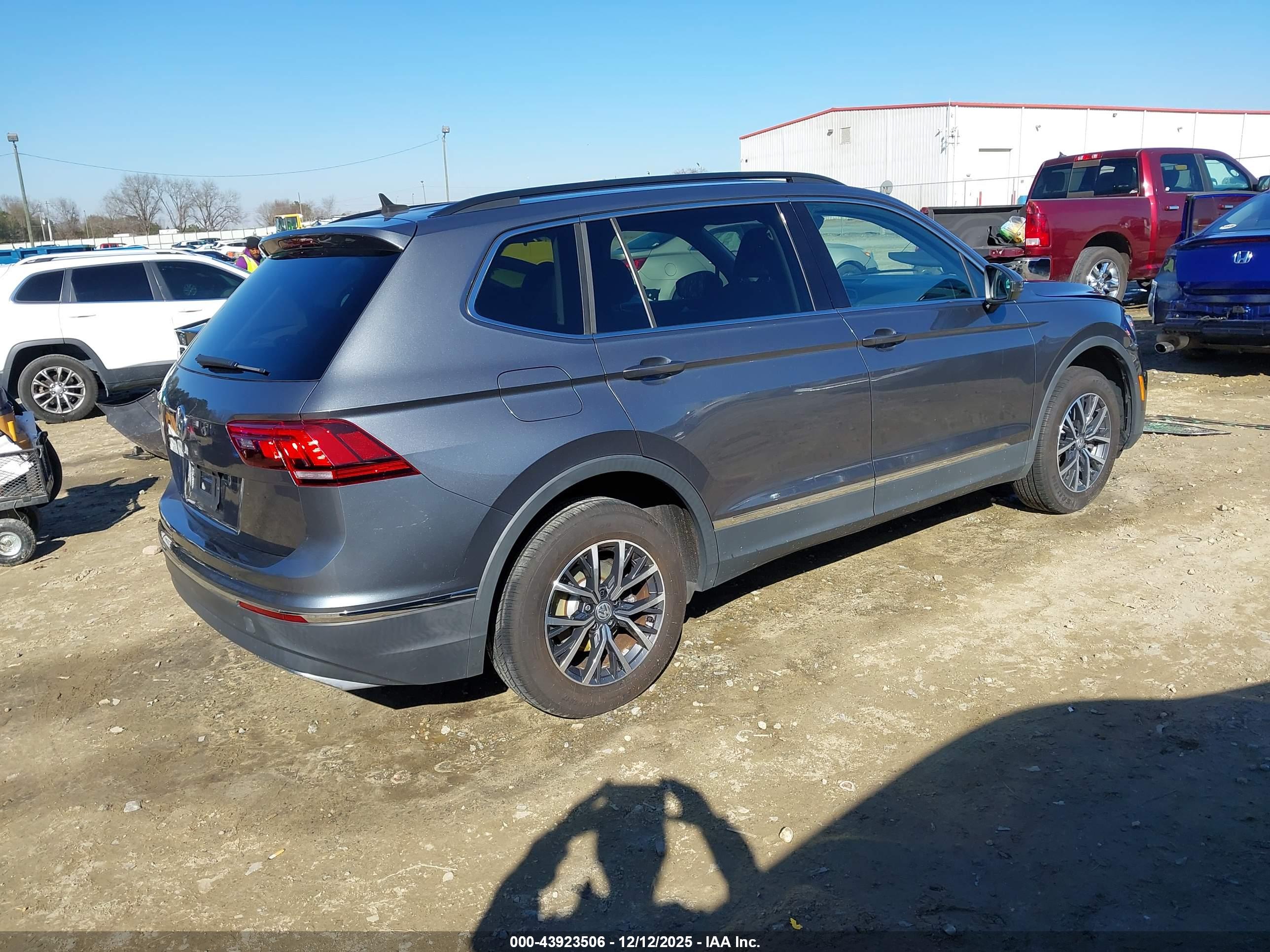 VOLKSWAGEN TIGUAN image 4