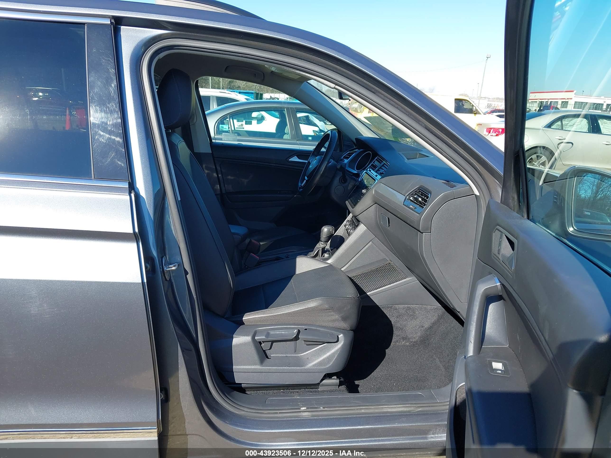 VOLKSWAGEN TIGUAN image 5