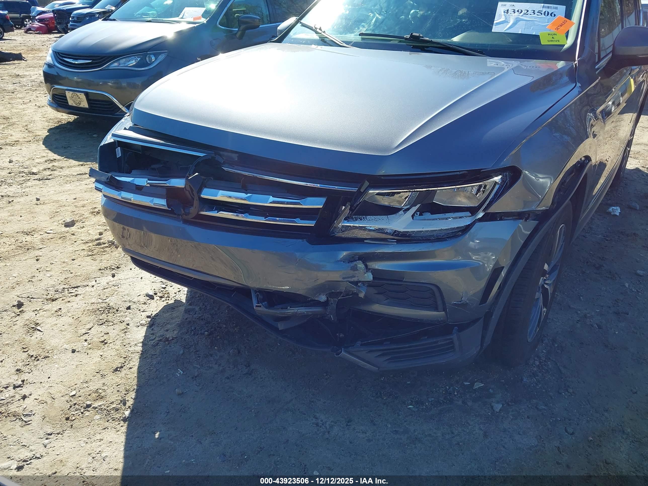 VOLKSWAGEN TIGUAN image 6