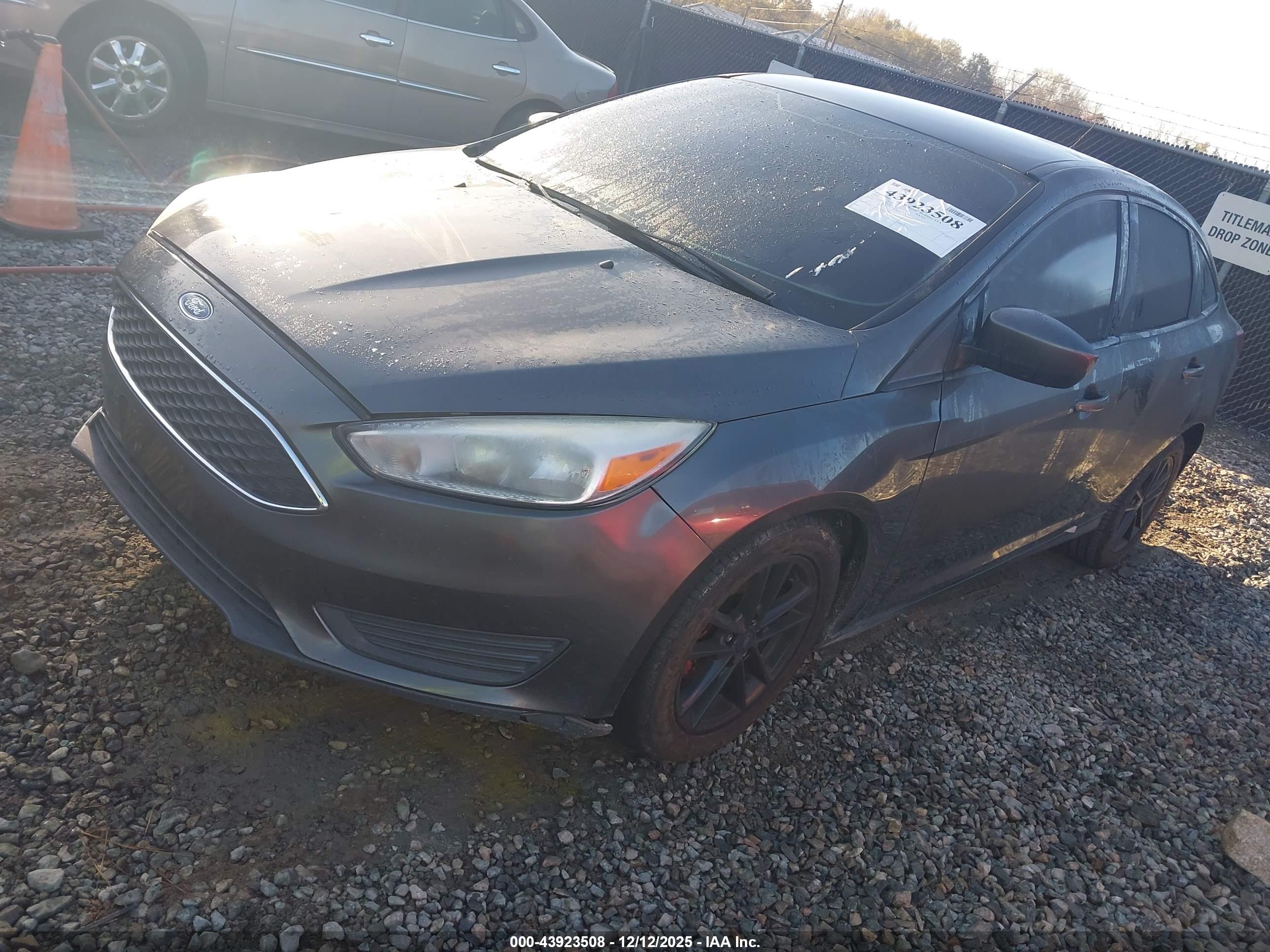 FORD FOCUS image 2