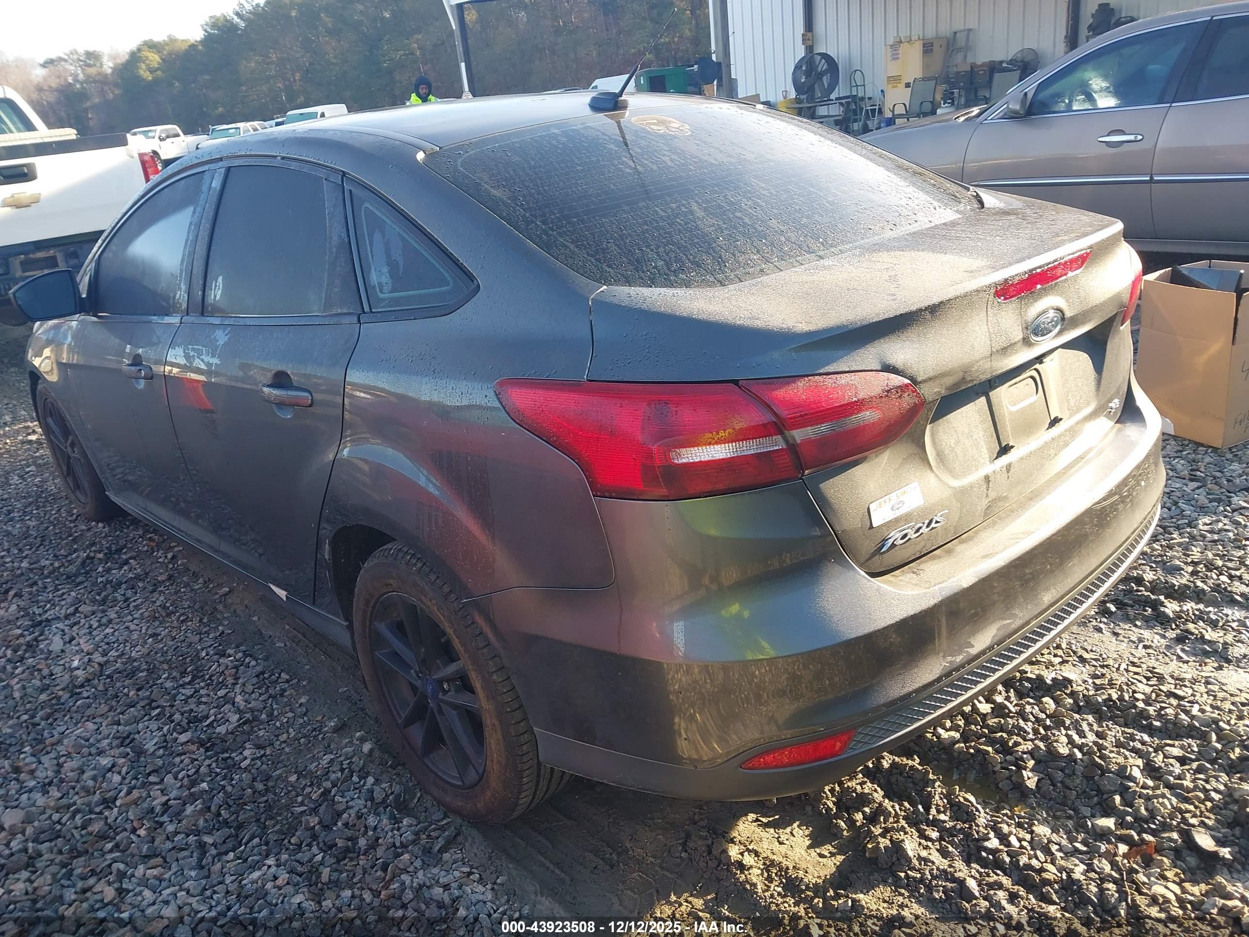 FORD FOCUS image 3