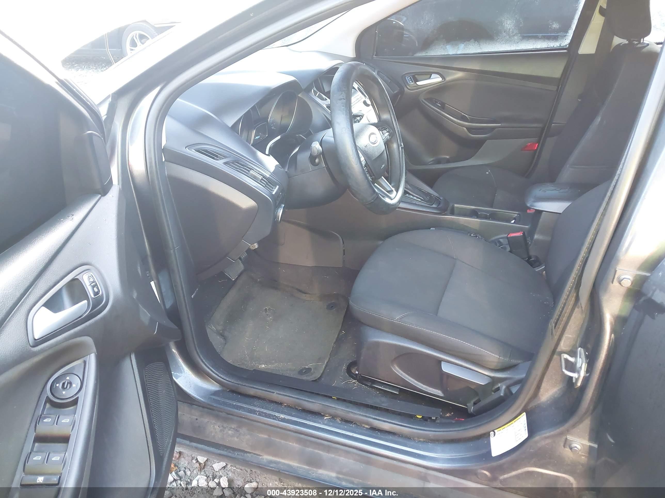 FORD FOCUS image 5