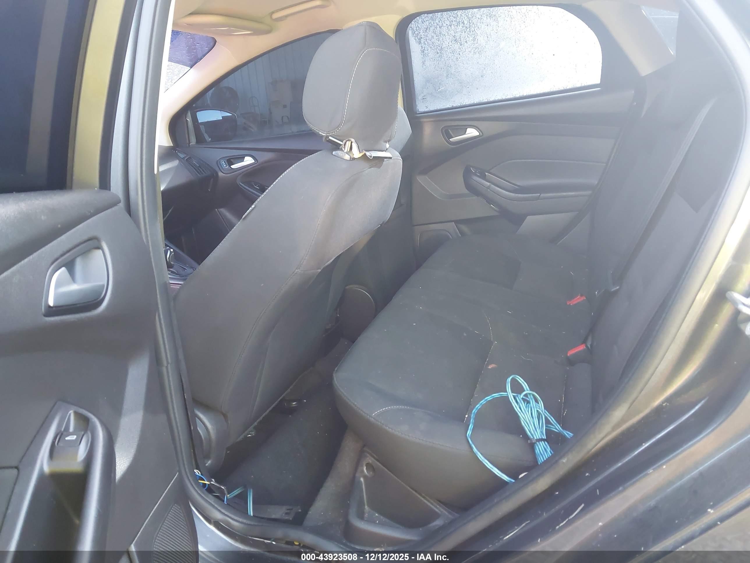 FORD FOCUS image 8