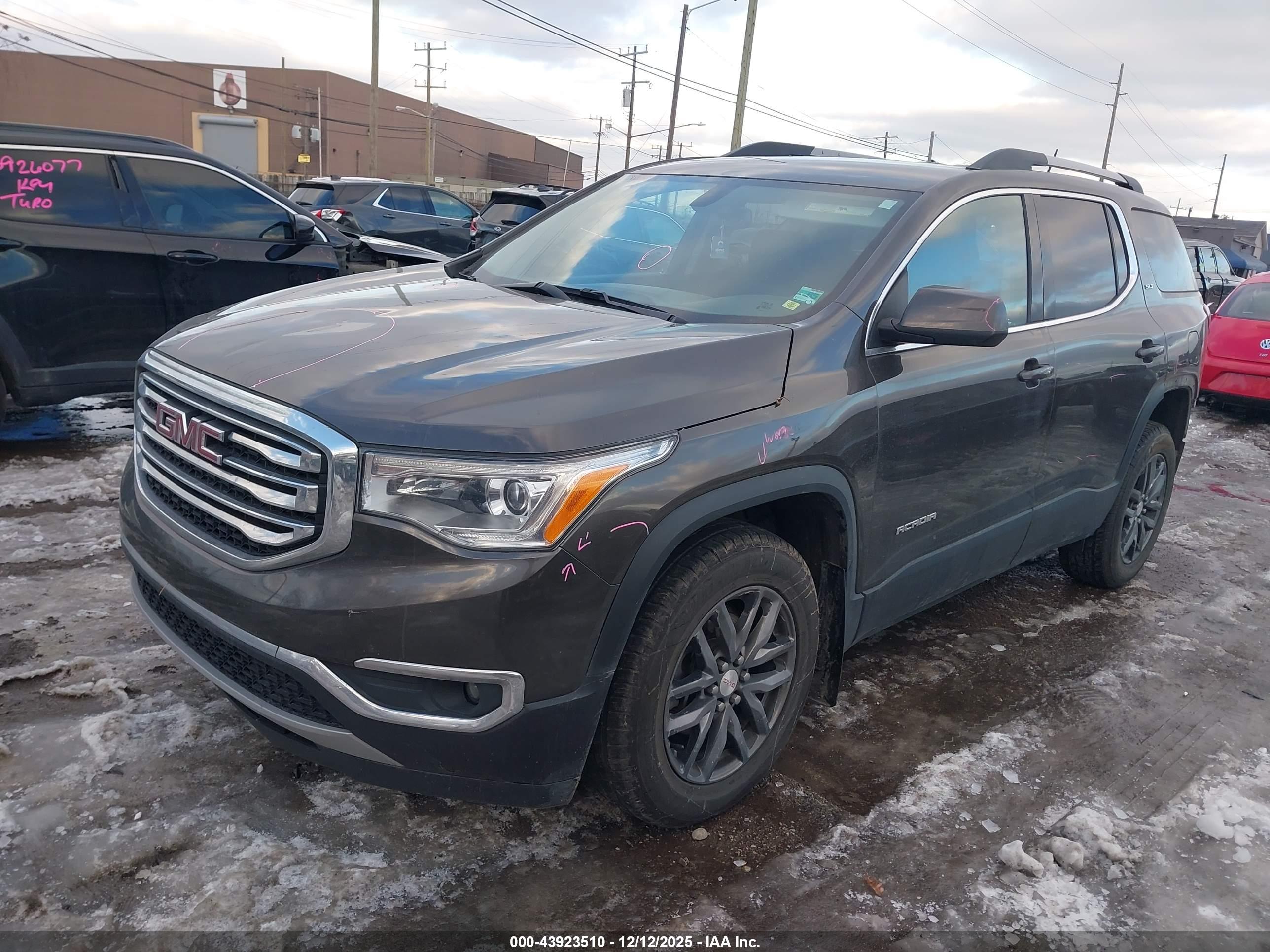 GMC ACADIA image 2