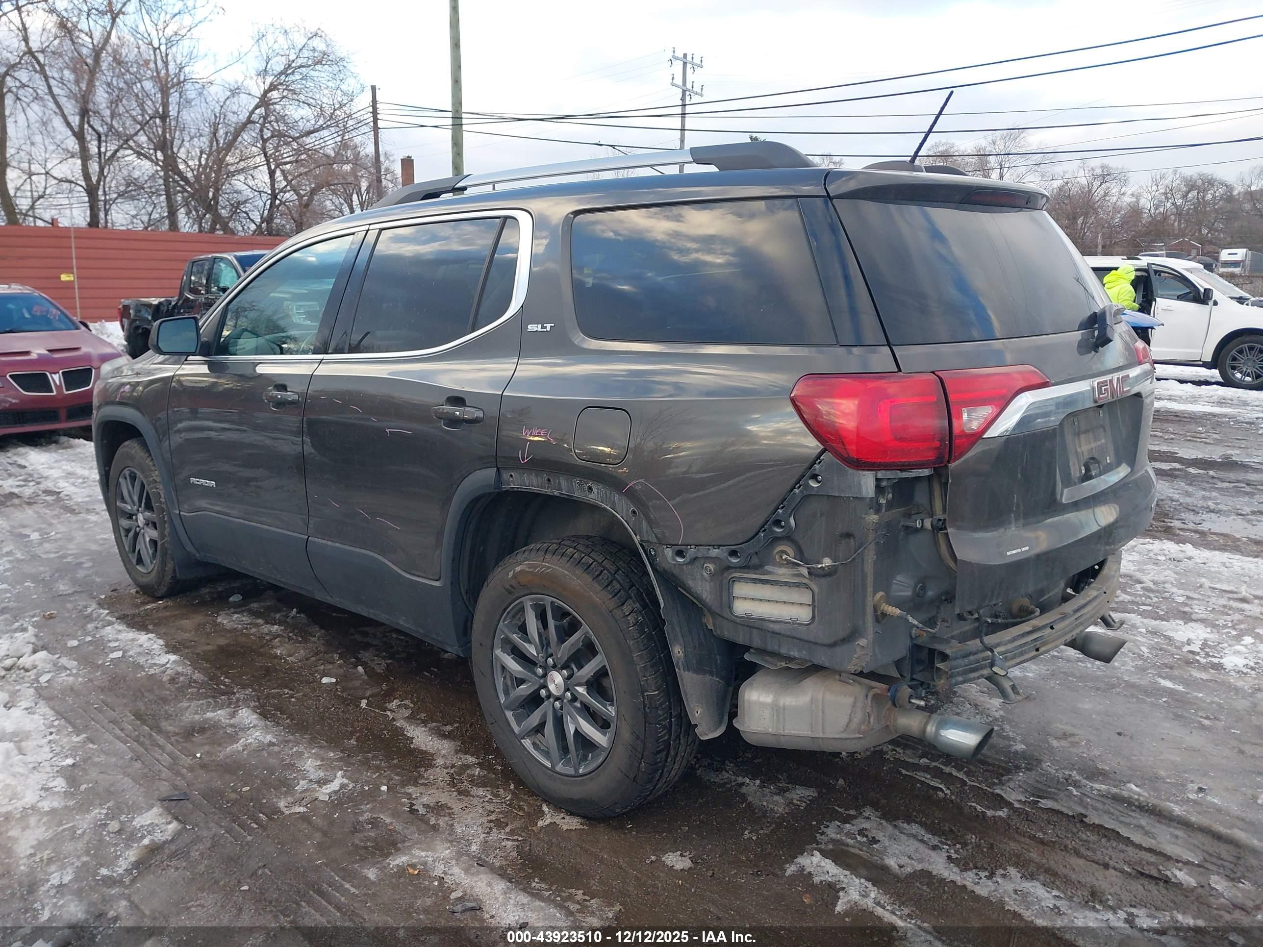 GMC ACADIA image 3