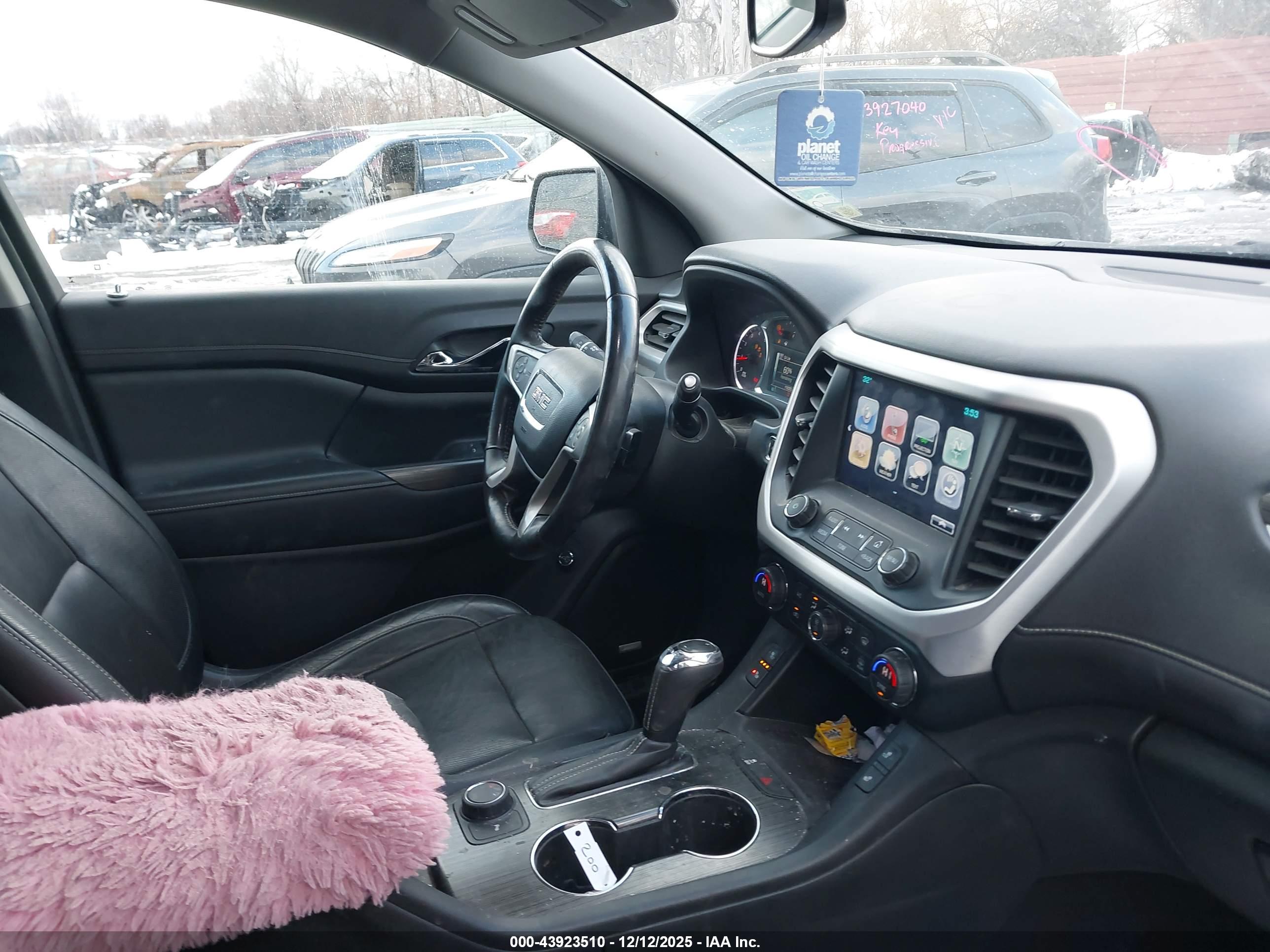 GMC ACADIA image 5
