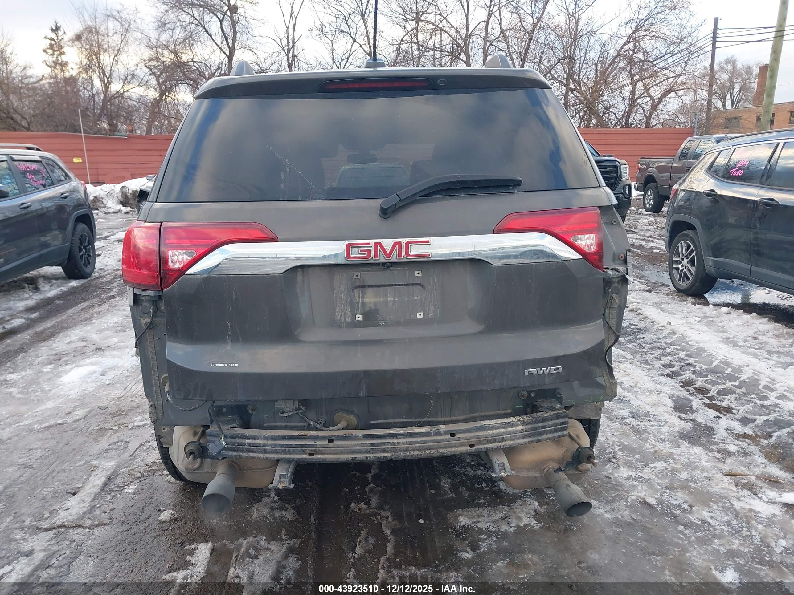 GMC ACADIA image 6
