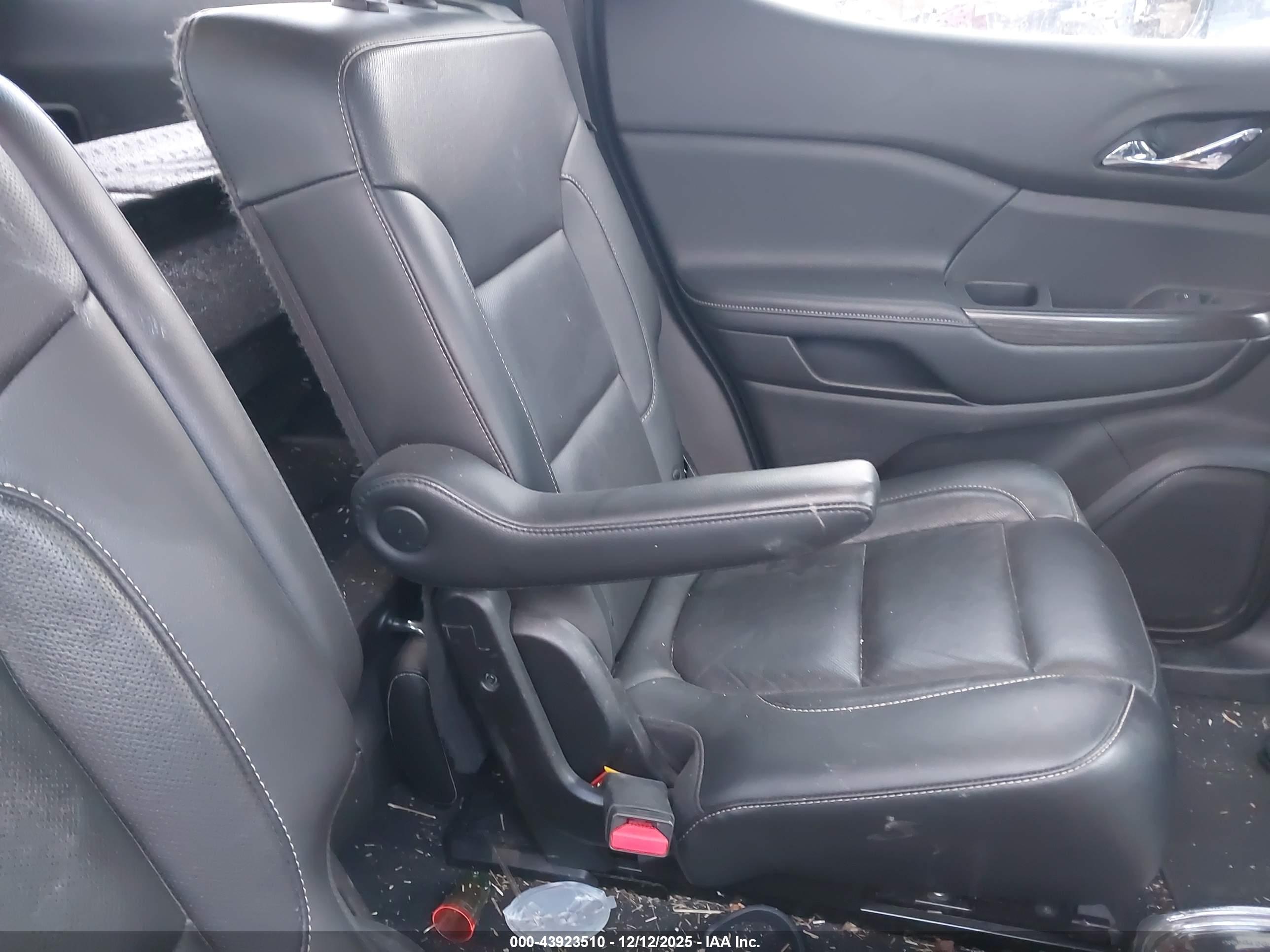 GMC ACADIA image 8