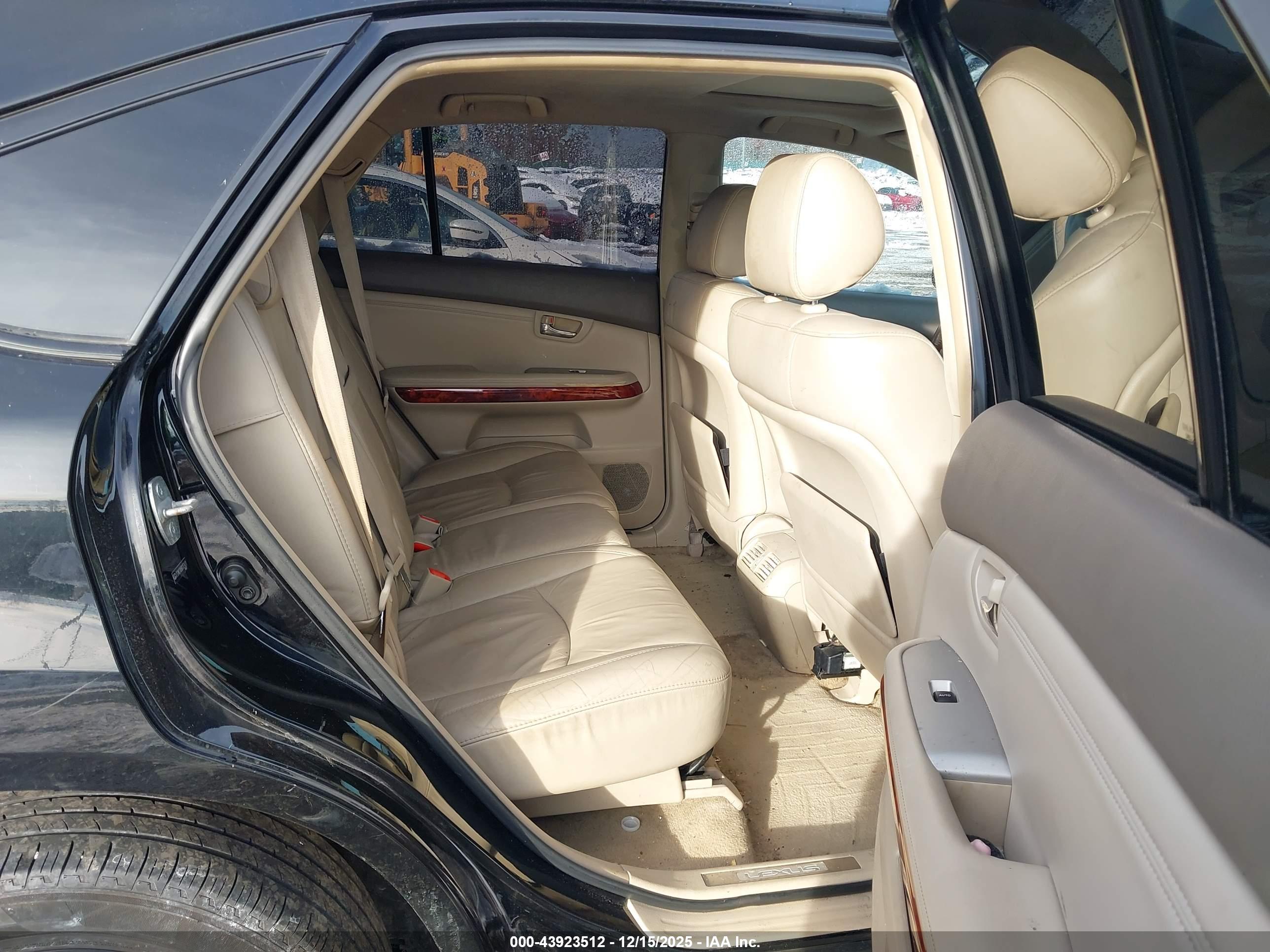 LEXUS RX image 8