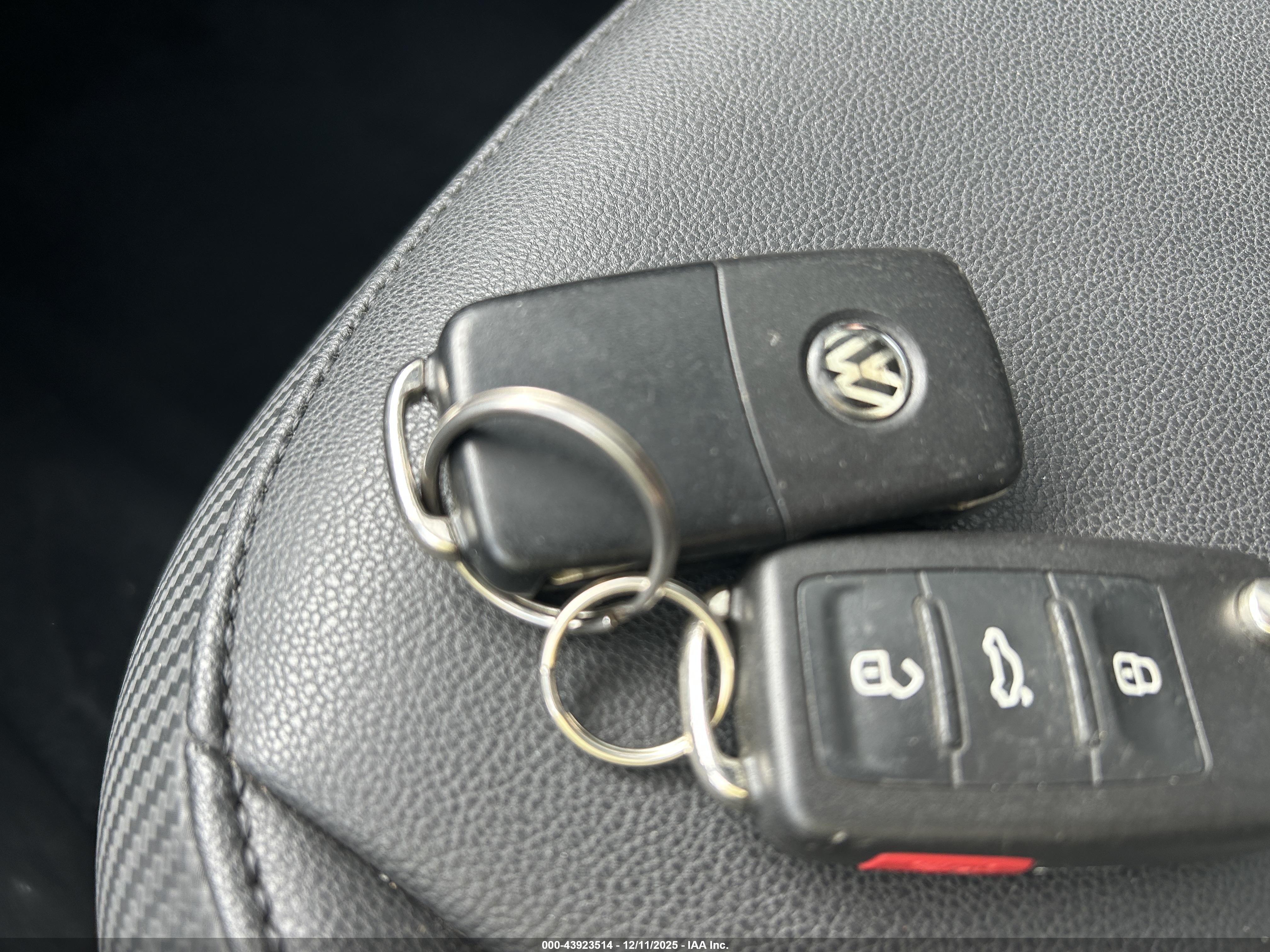 VOLKSWAGEN BEETLE image 11