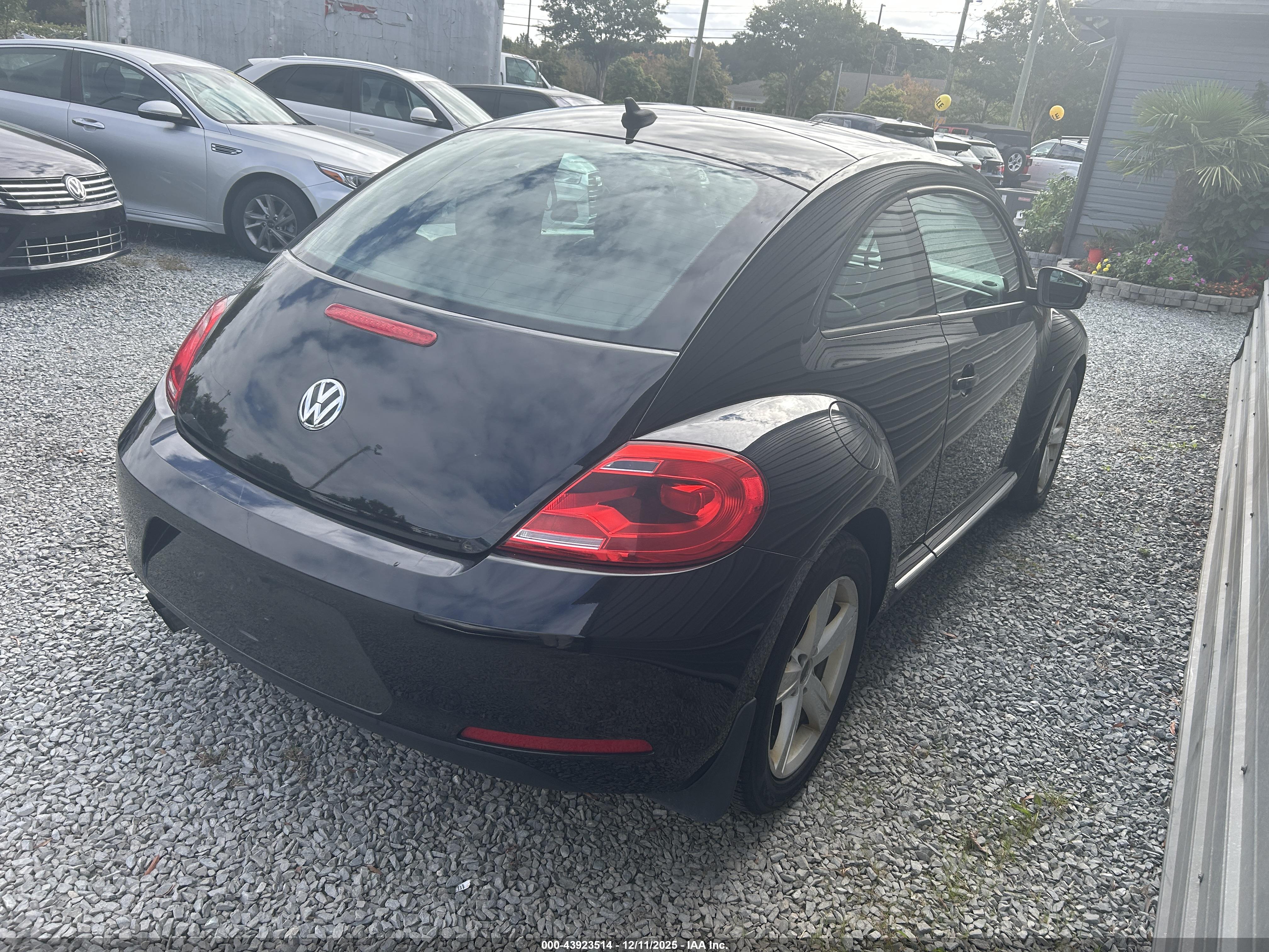VOLKSWAGEN BEETLE image 4
