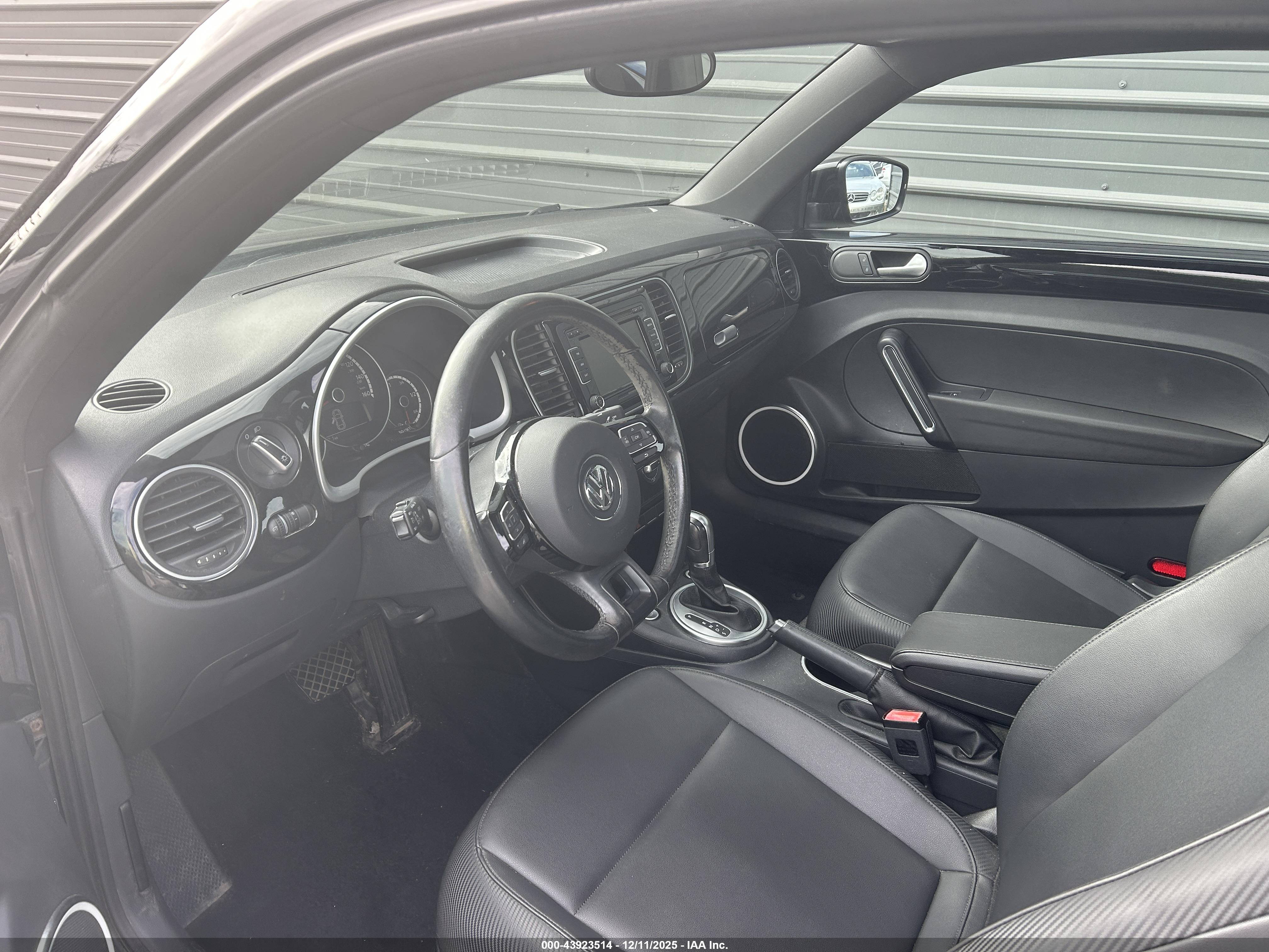 VOLKSWAGEN BEETLE image 5