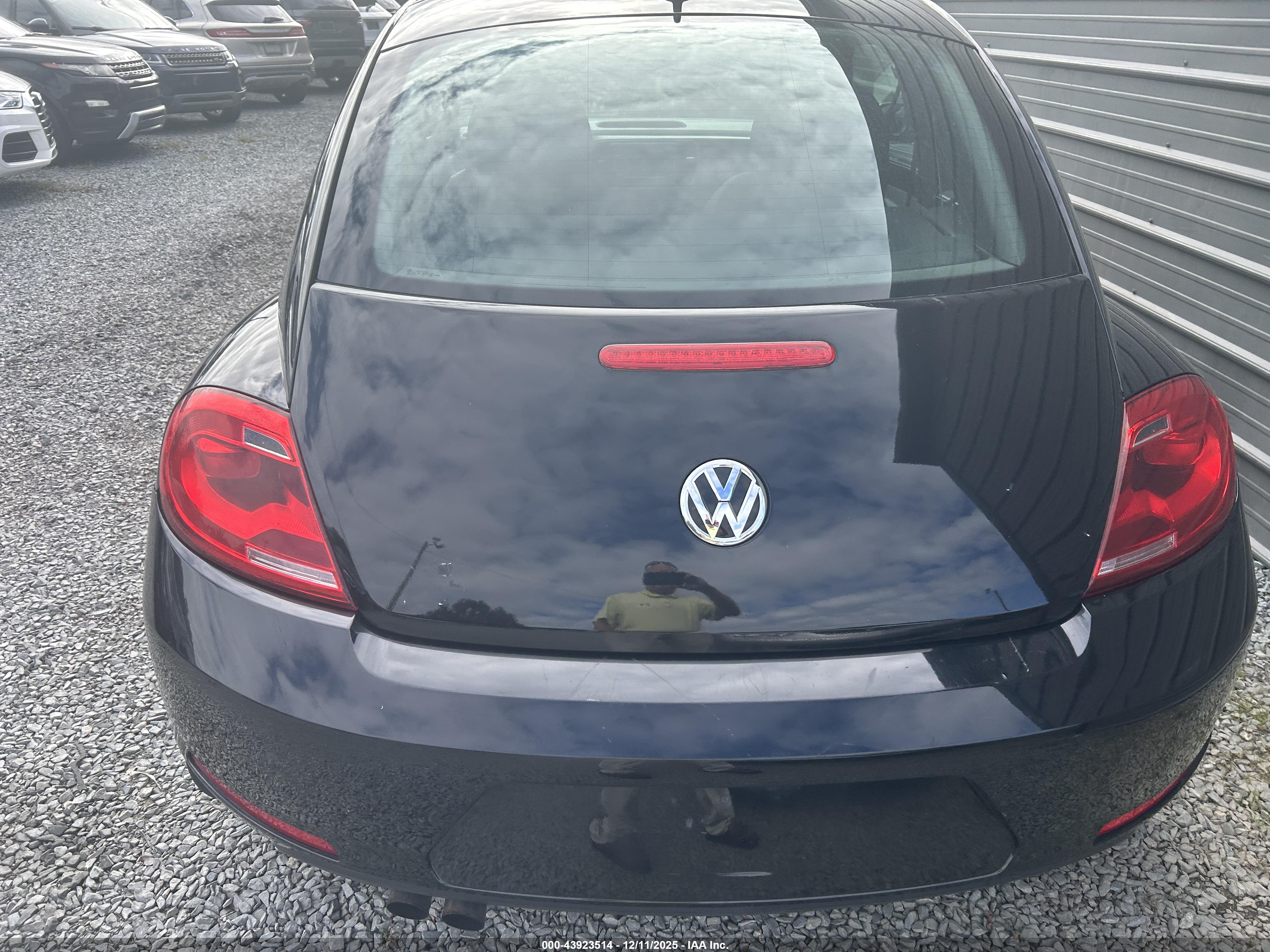 VOLKSWAGEN BEETLE image 6