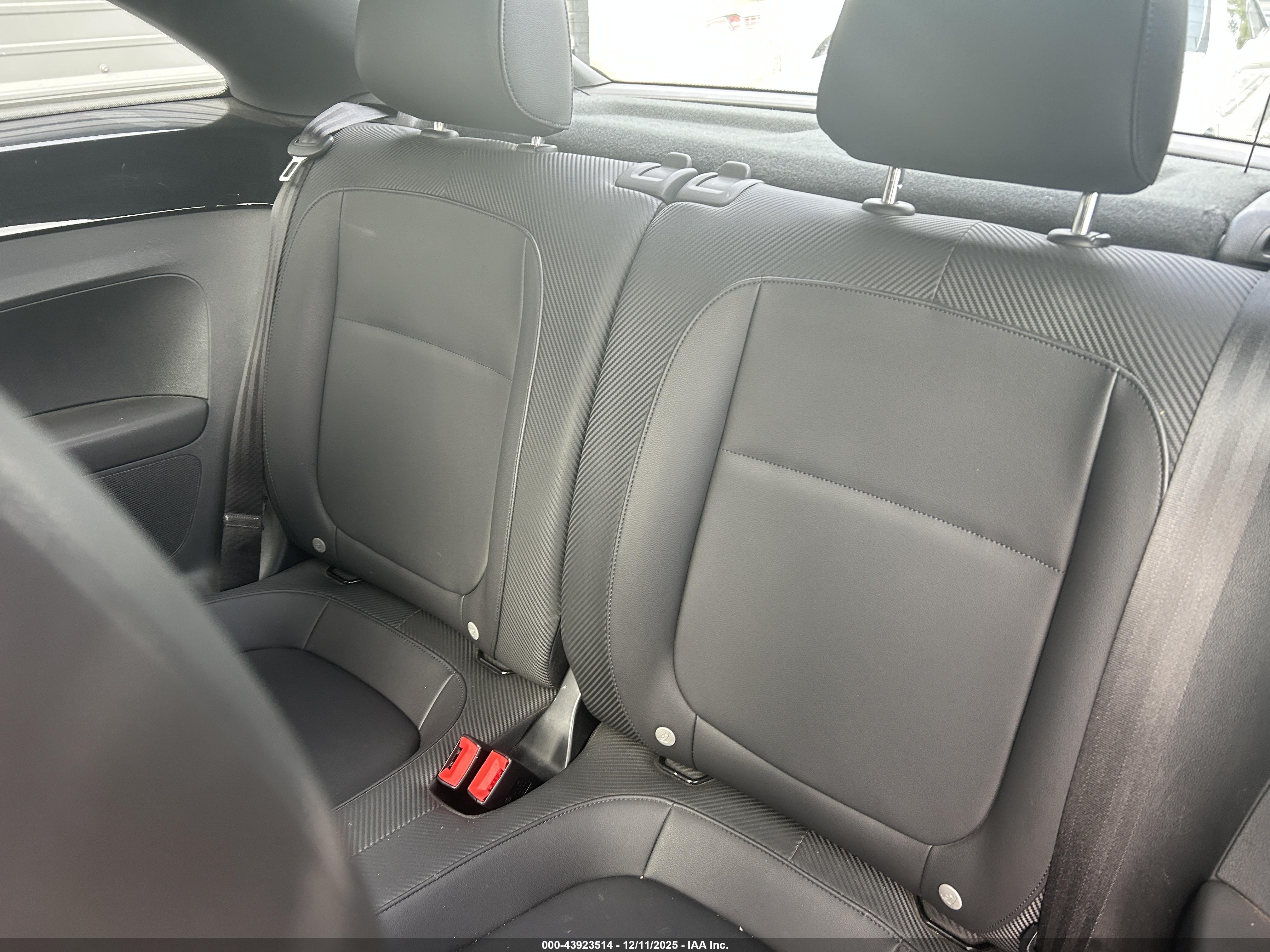 VOLKSWAGEN BEETLE image 8