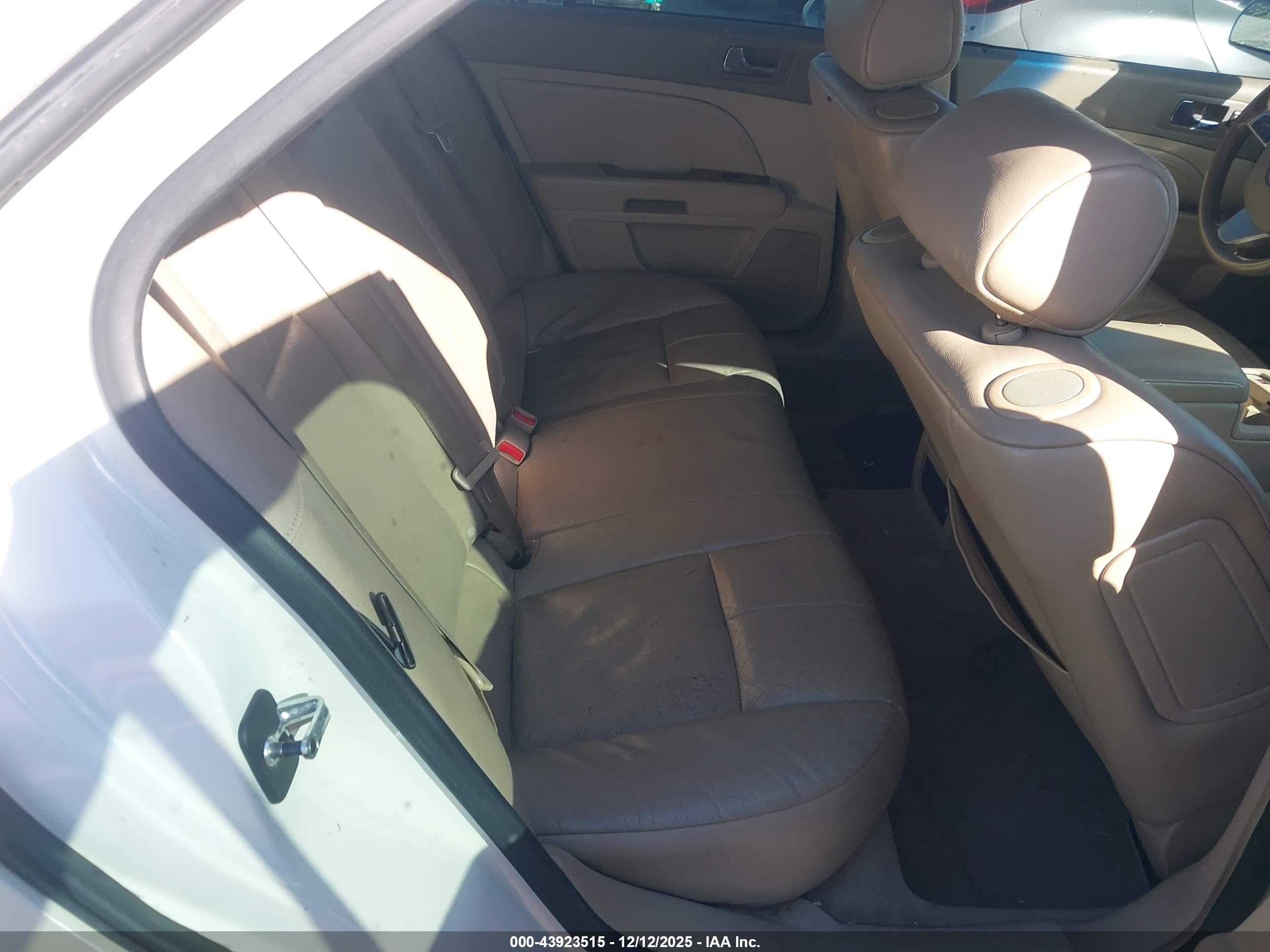 CADILLAC STS image 8