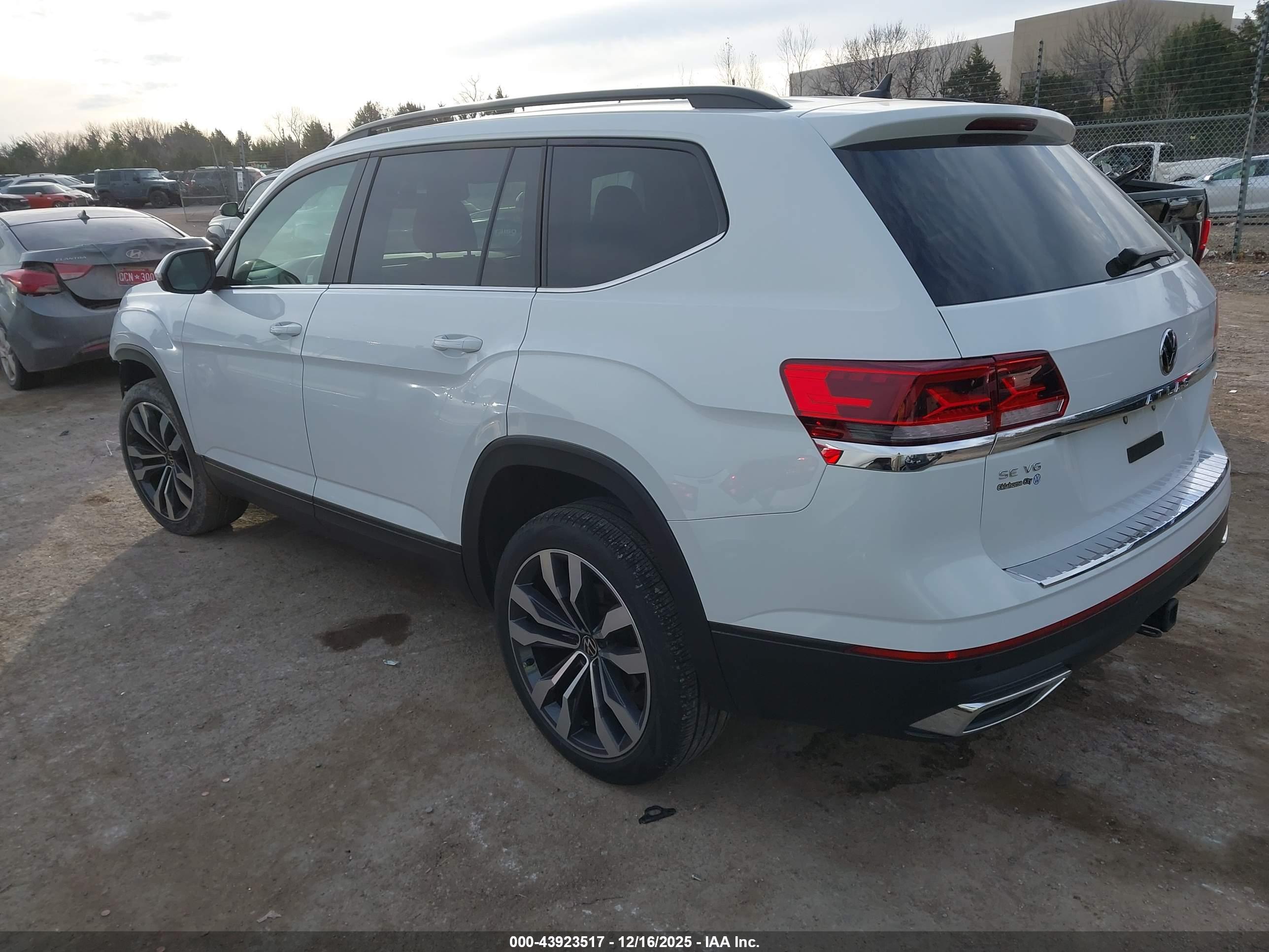 VOLKSWAGEN ATLAS image 3