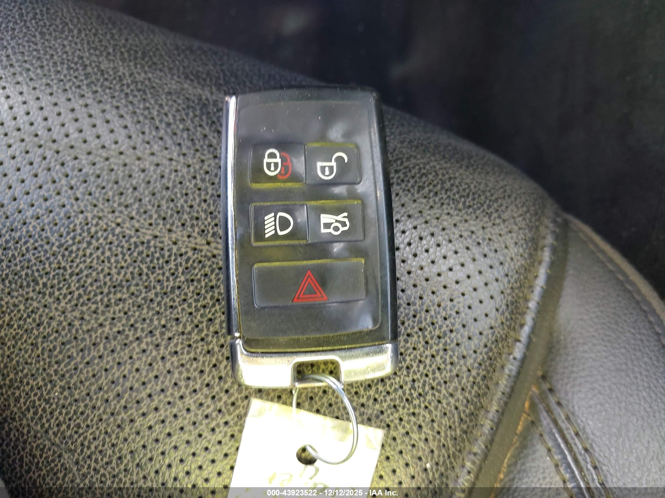 JAGUAR XE image 11