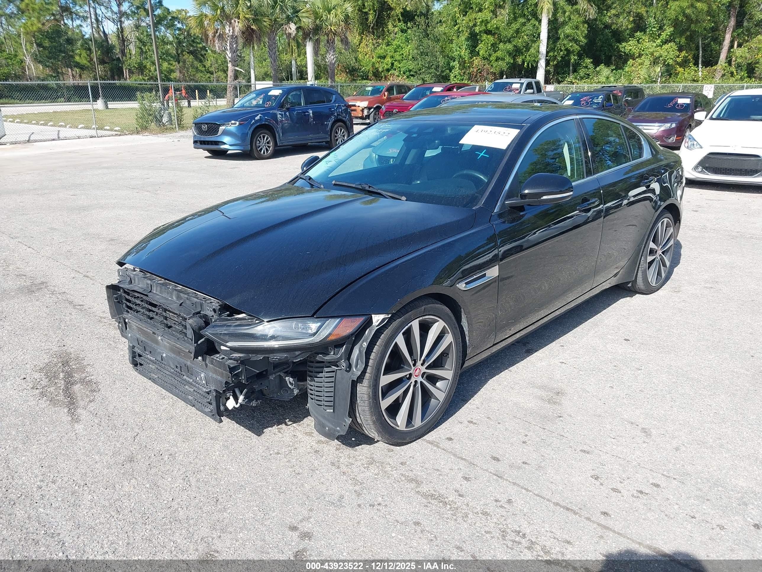 JAGUAR XE image 2