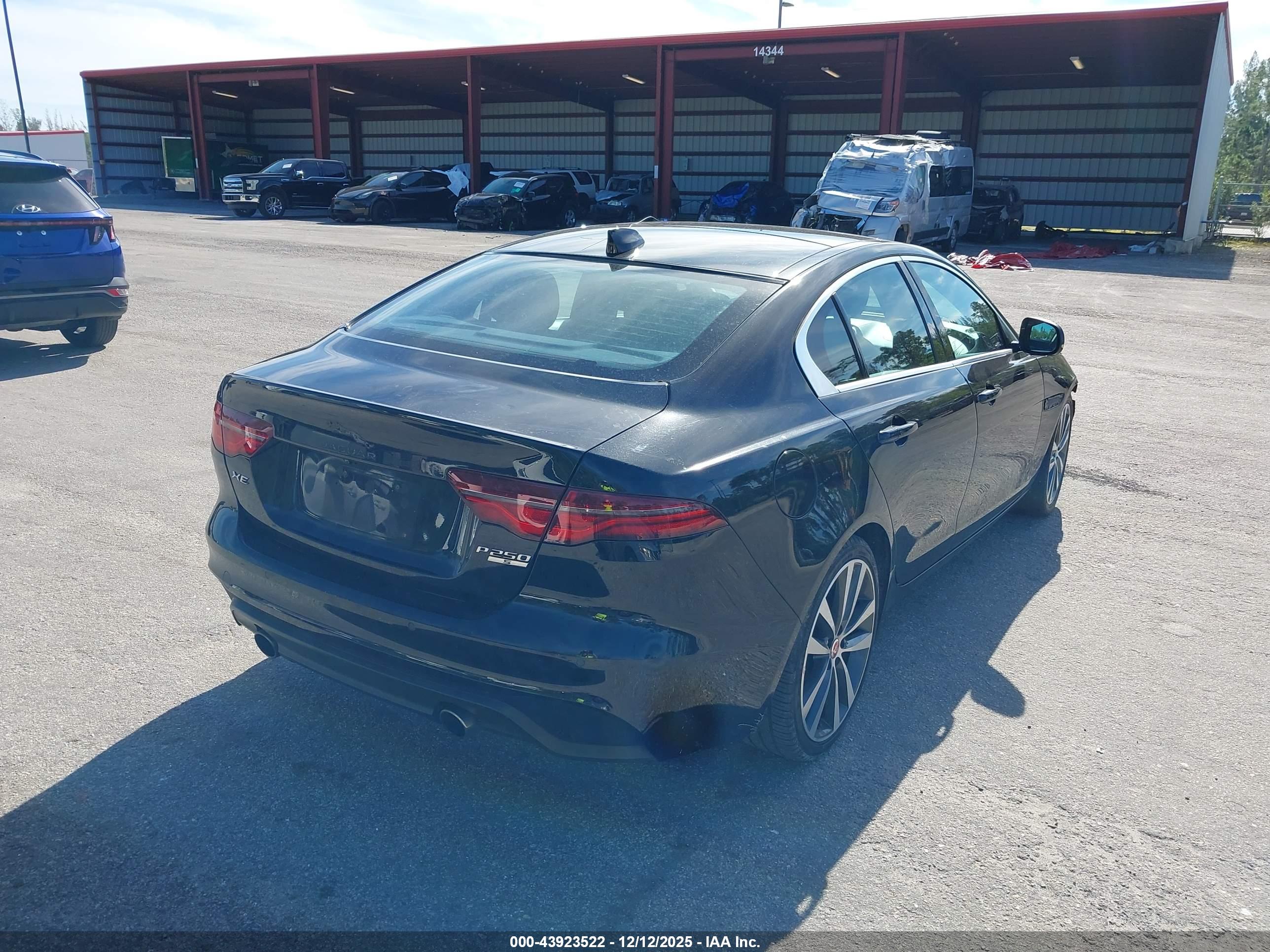 JAGUAR XE image 4