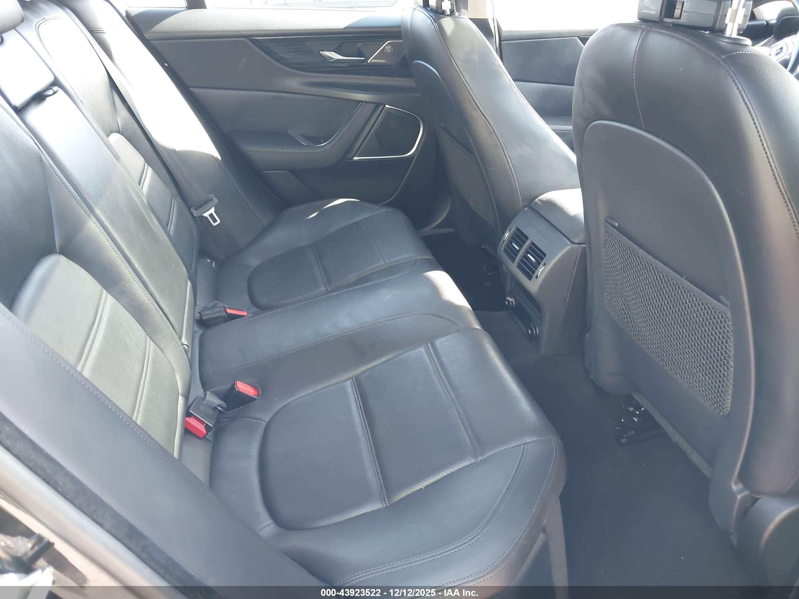 JAGUAR XE image 8