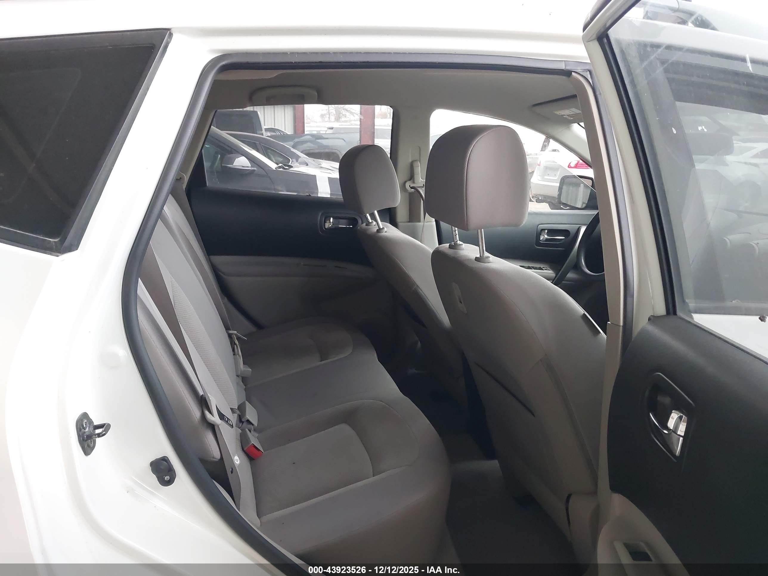 NISSAN ROGUE image 8