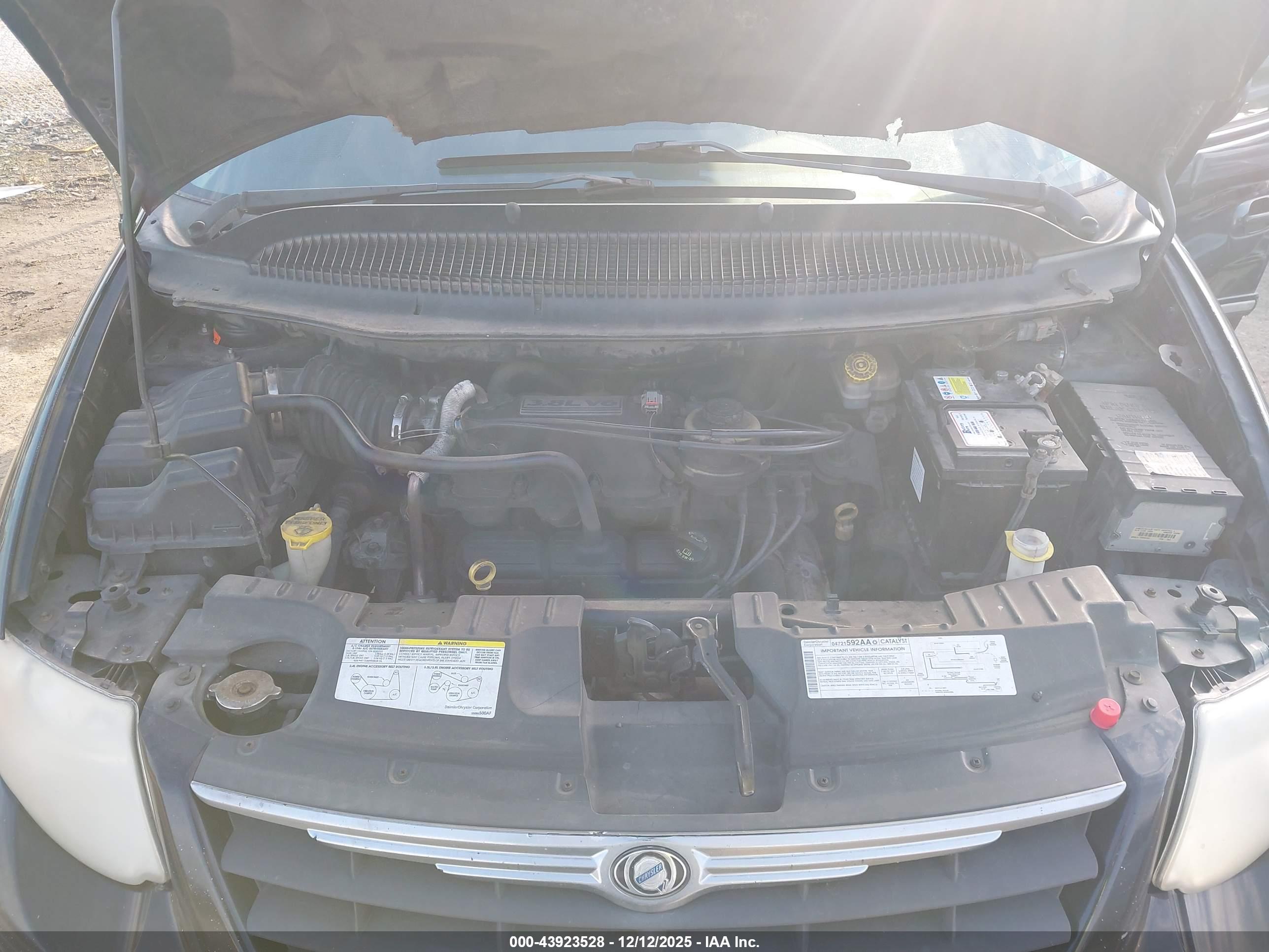CHRYSLER TOWN image 10