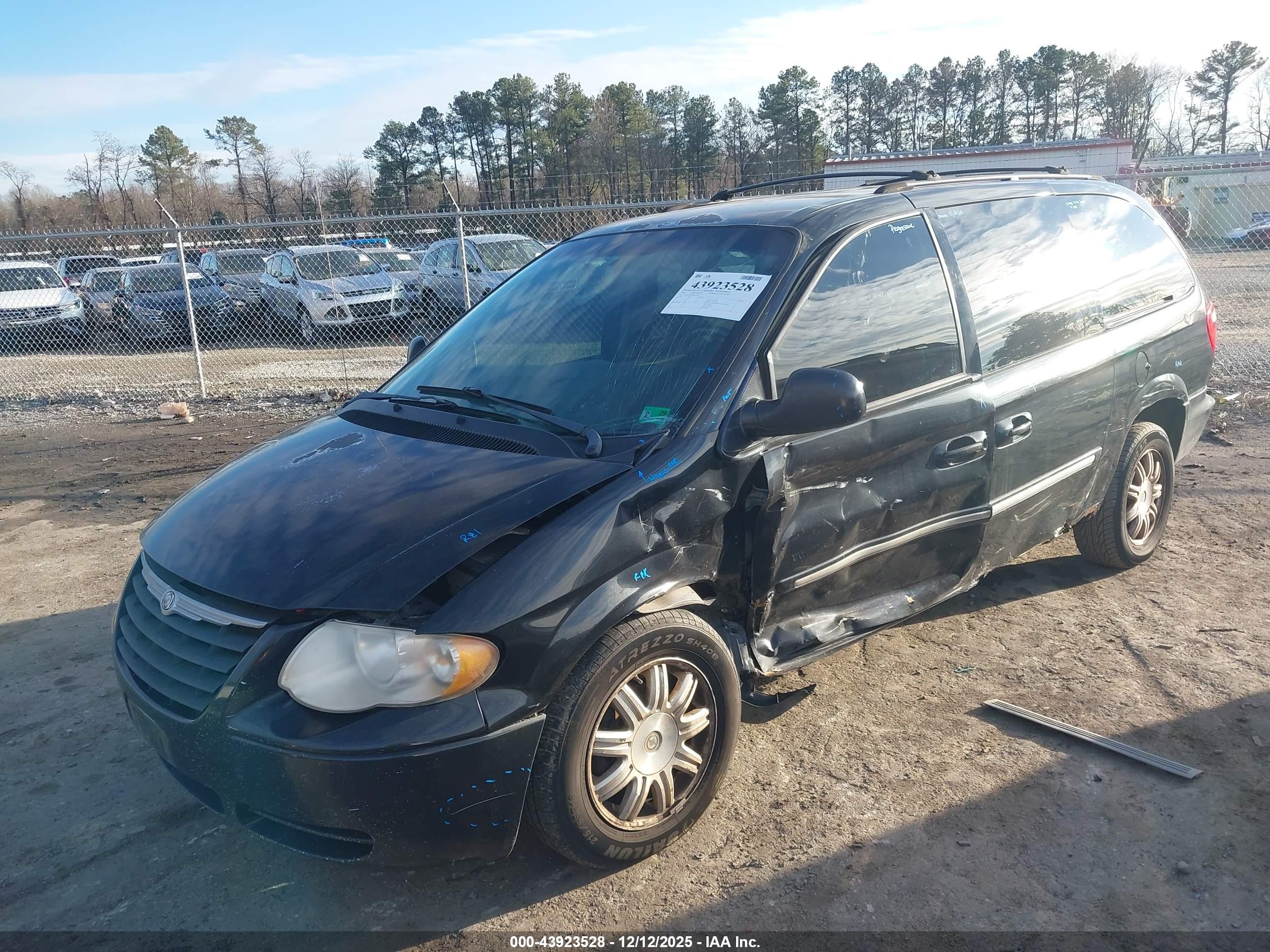 CHRYSLER TOWN image 2