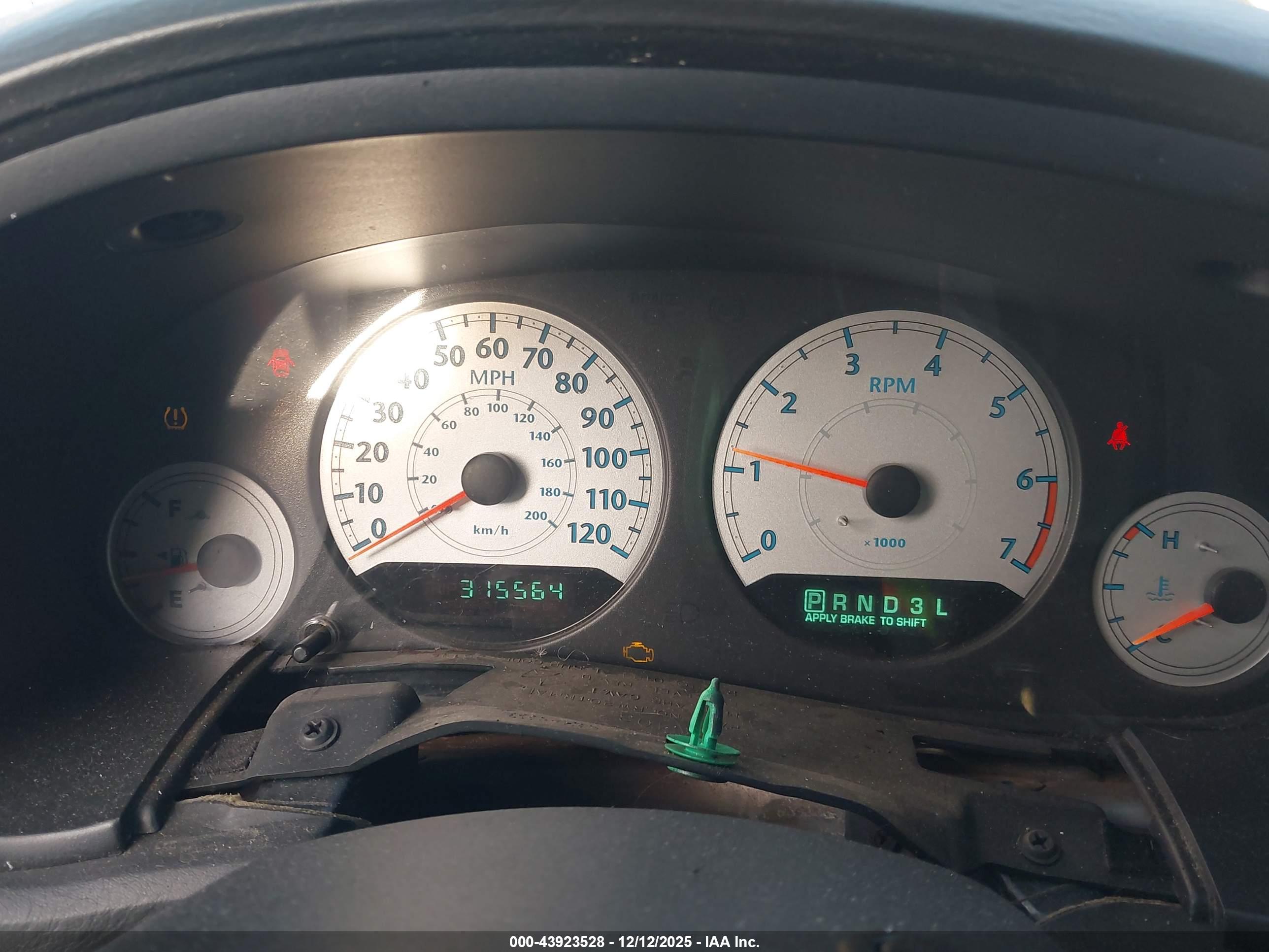 CHRYSLER TOWN image 7