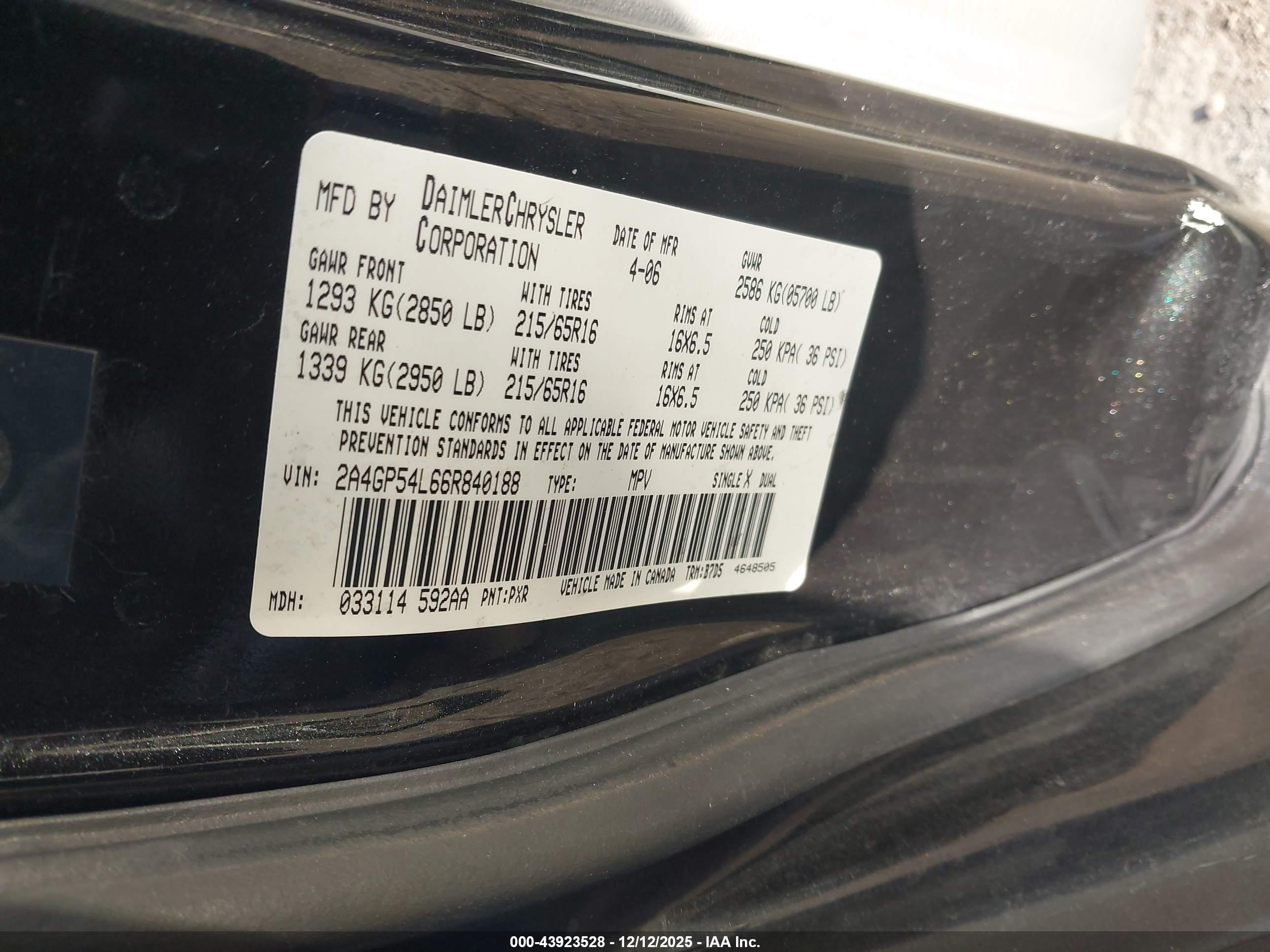 CHRYSLER TOWN image 9