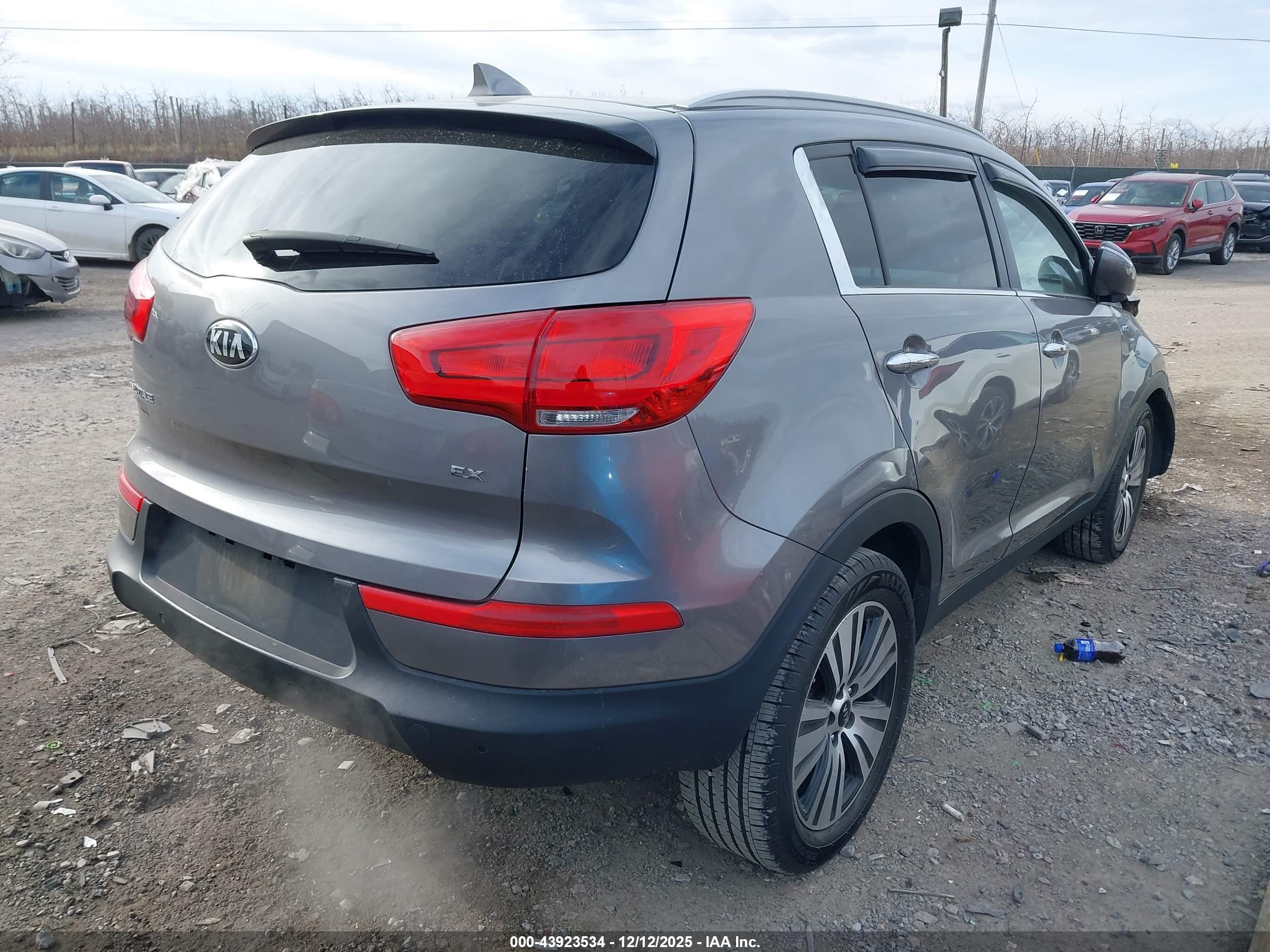 KIA SPORTAGE image 4