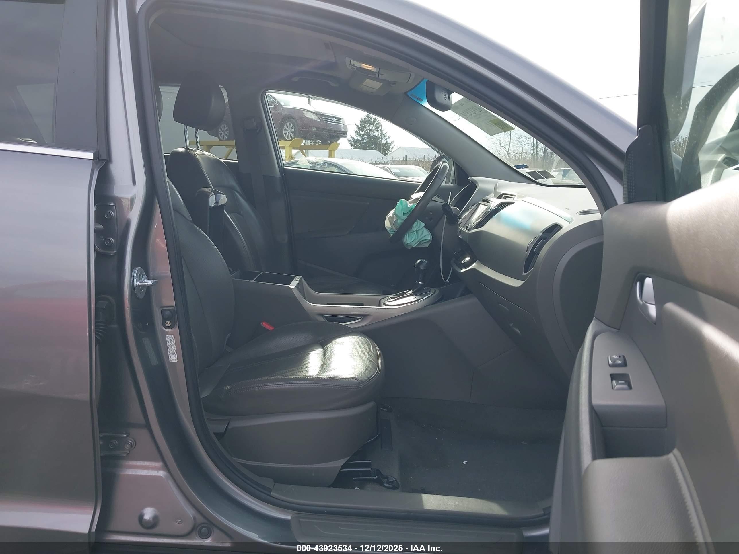 KIA SPORTAGE image 5