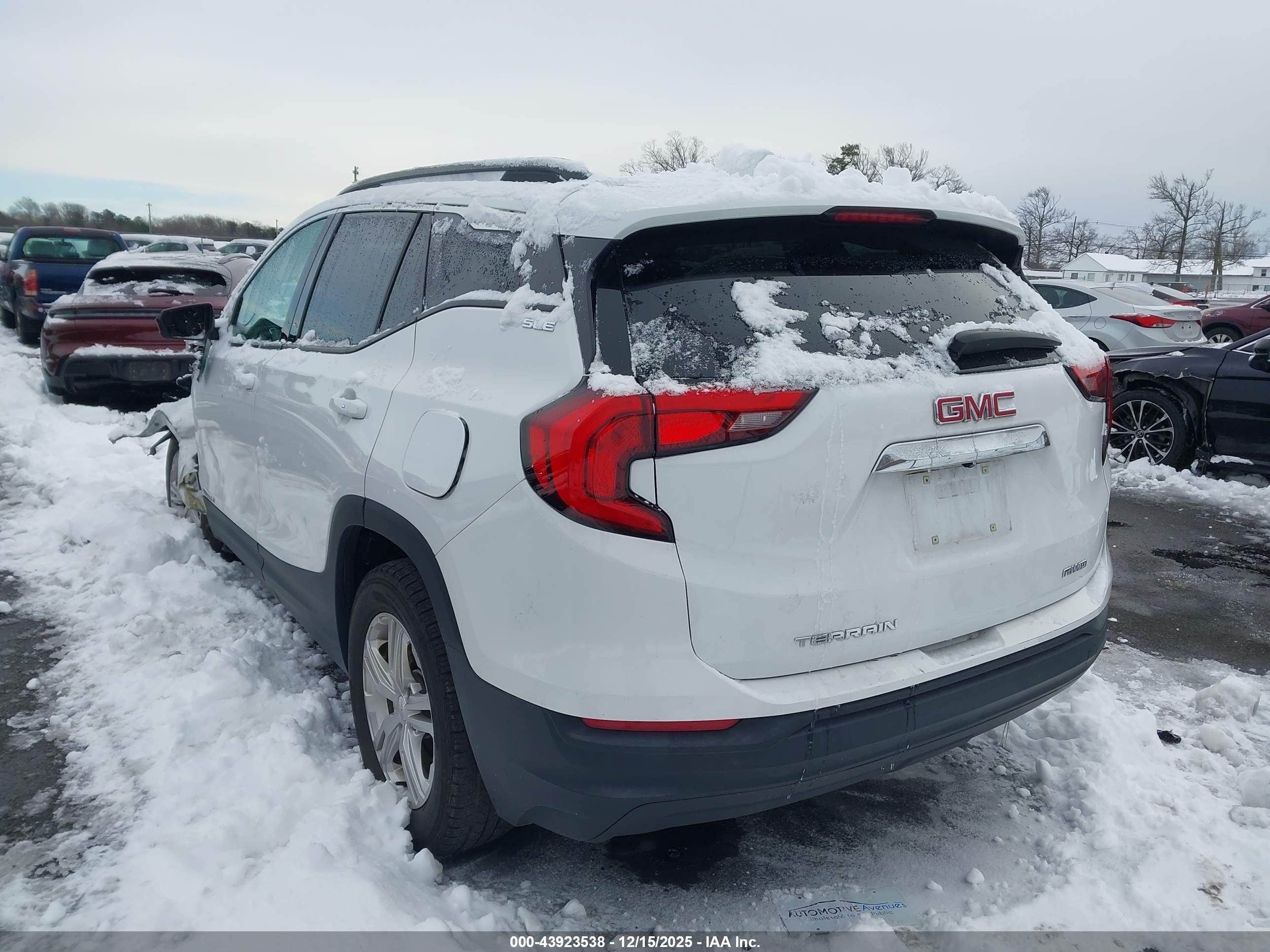 GMC TERRAIN image 3