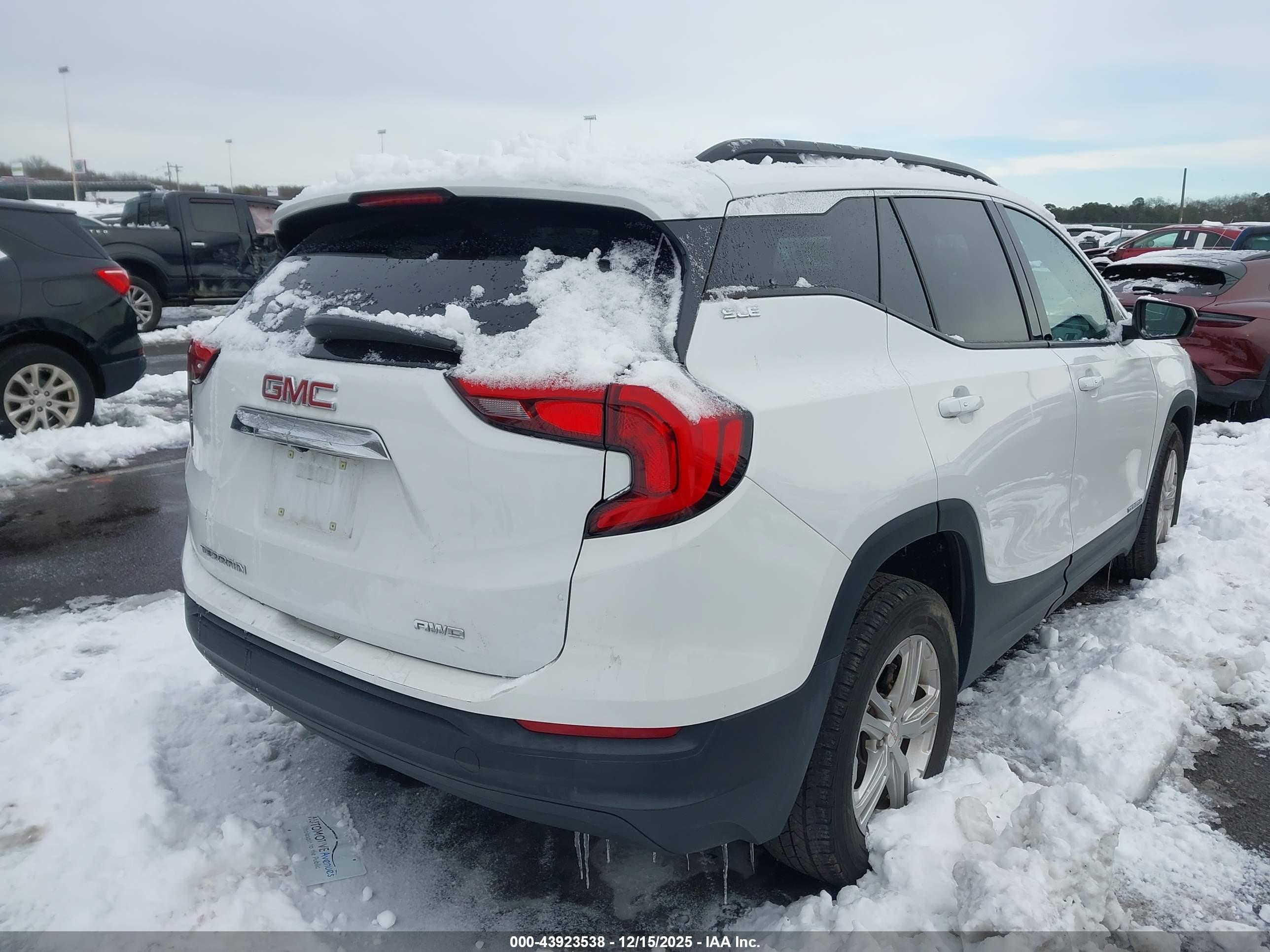 GMC TERRAIN image 4