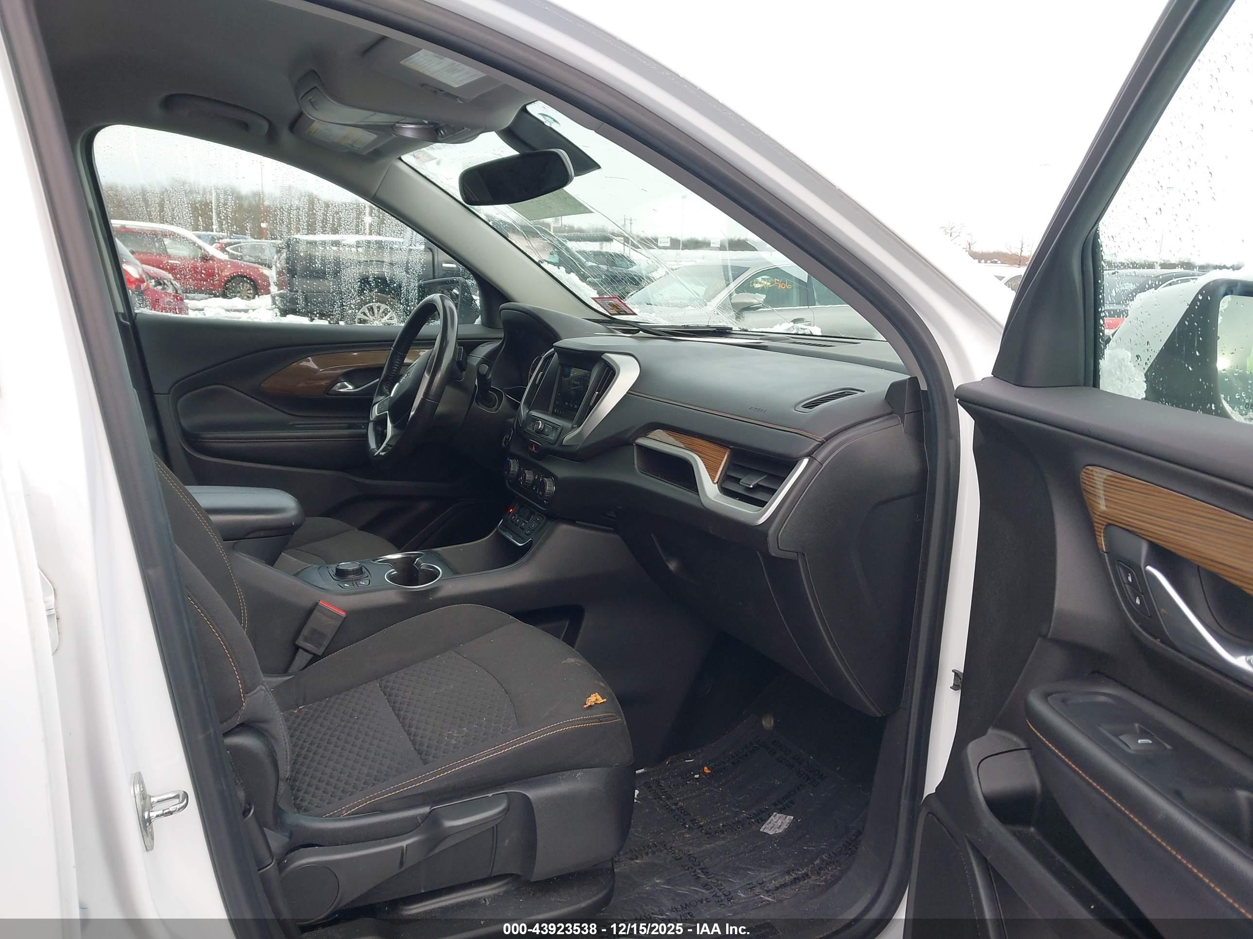GMC TERRAIN image 5