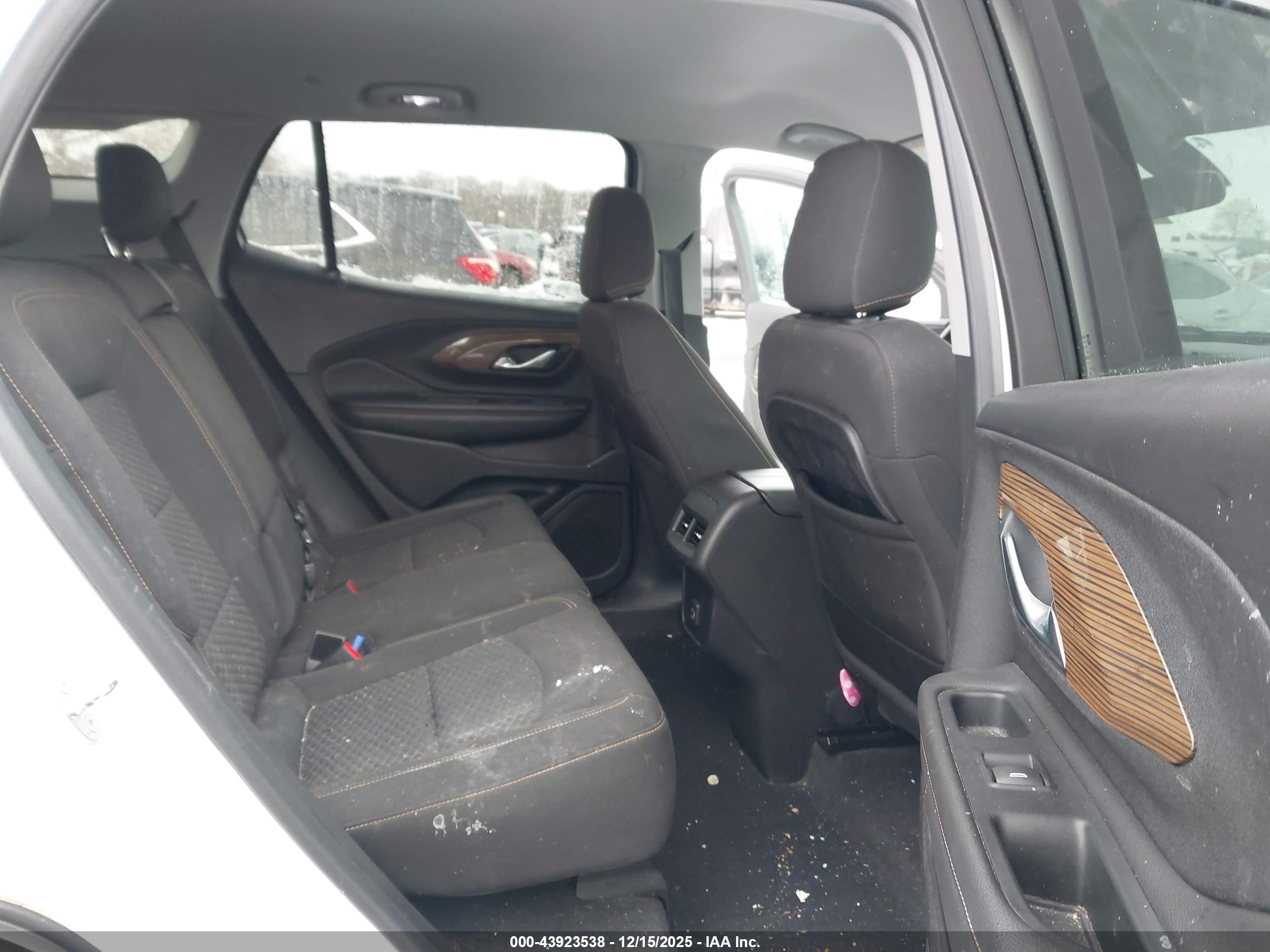 GMC TERRAIN image 8