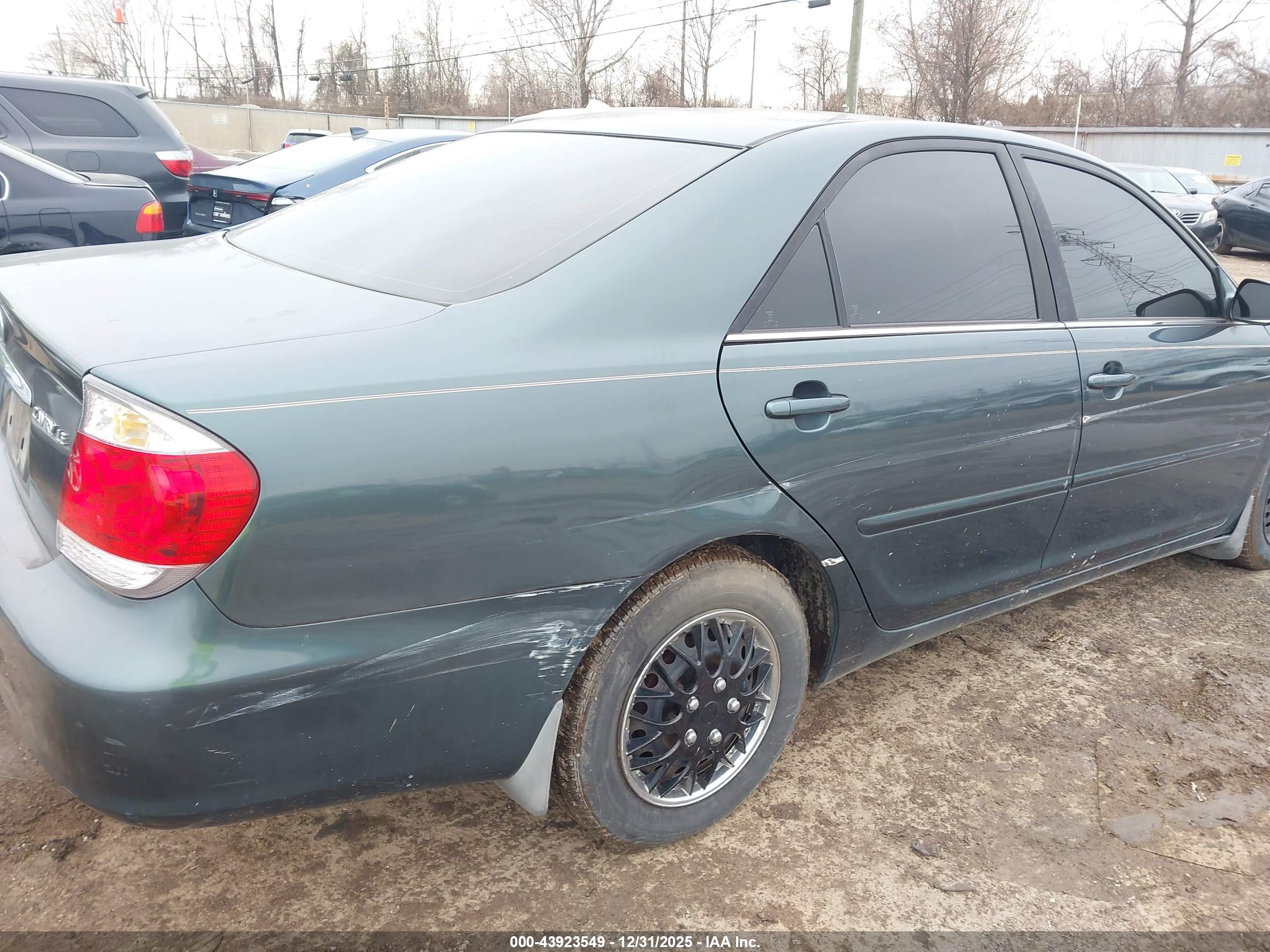 TOYOTA CAMRY image 6